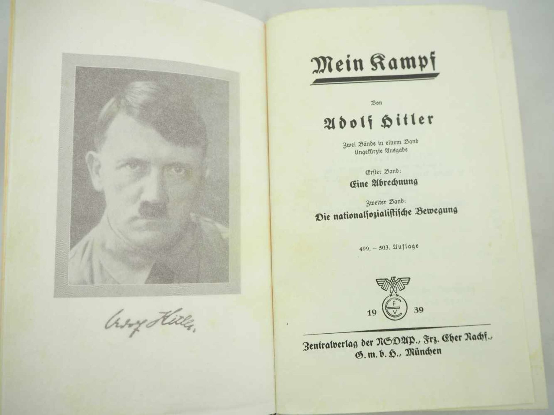MEIN KAMPF, von Adolf Hitler, "Der Jungen deutschen Familie gewidmet", 1939781 S., Portraitbild, - Bild 3 aus 4