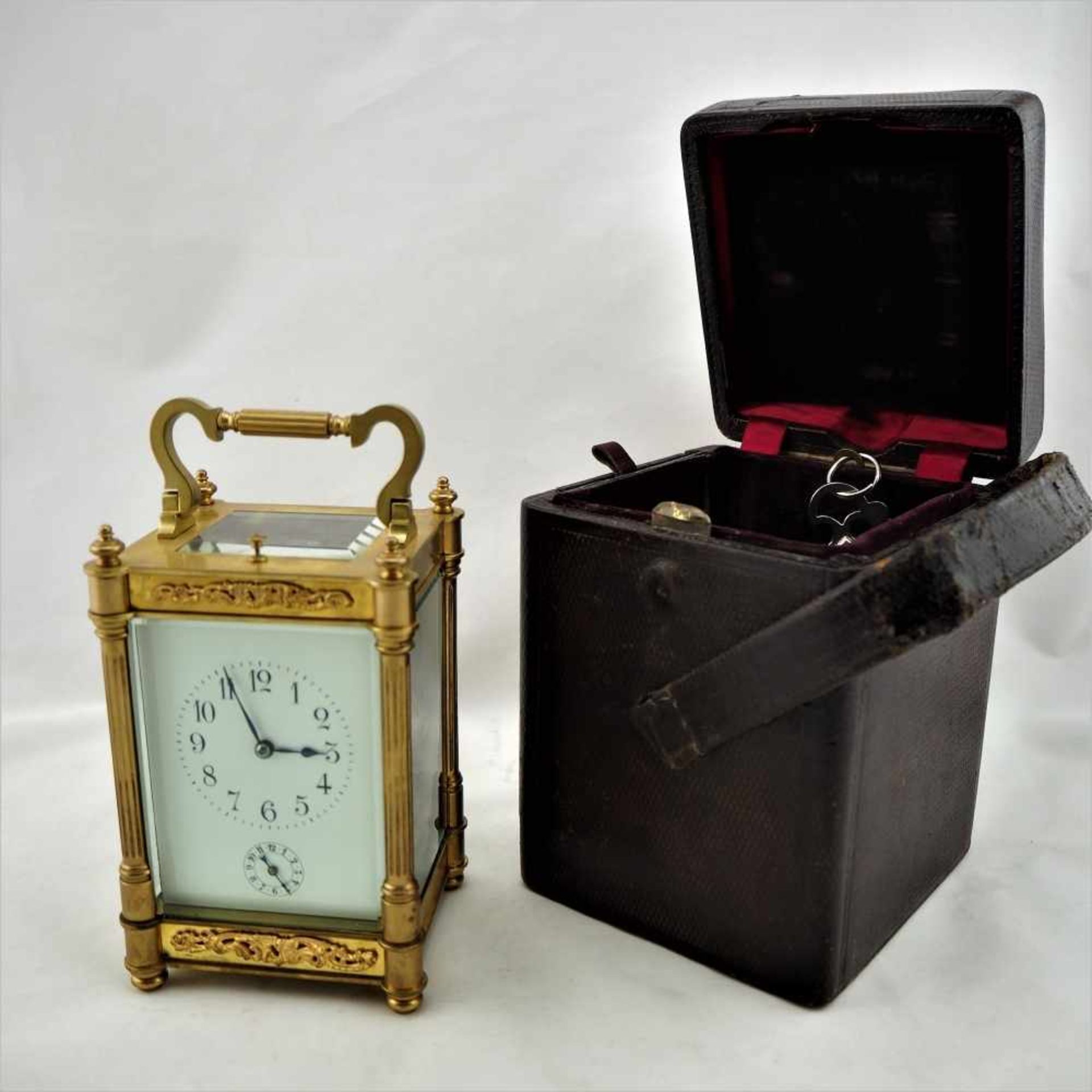 Französische Reiseuhr, um 1890Halbstunden-Selbstschlag und Stundenrepetition. Wecker. 8 Tage