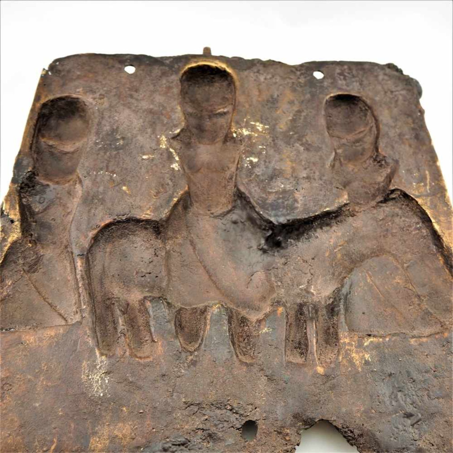 Bronzerelief Benin4-figuriges Bronzerelief aus dem Benin. Halbplastische Darstellung von Kriegern - Bild 3 aus 3