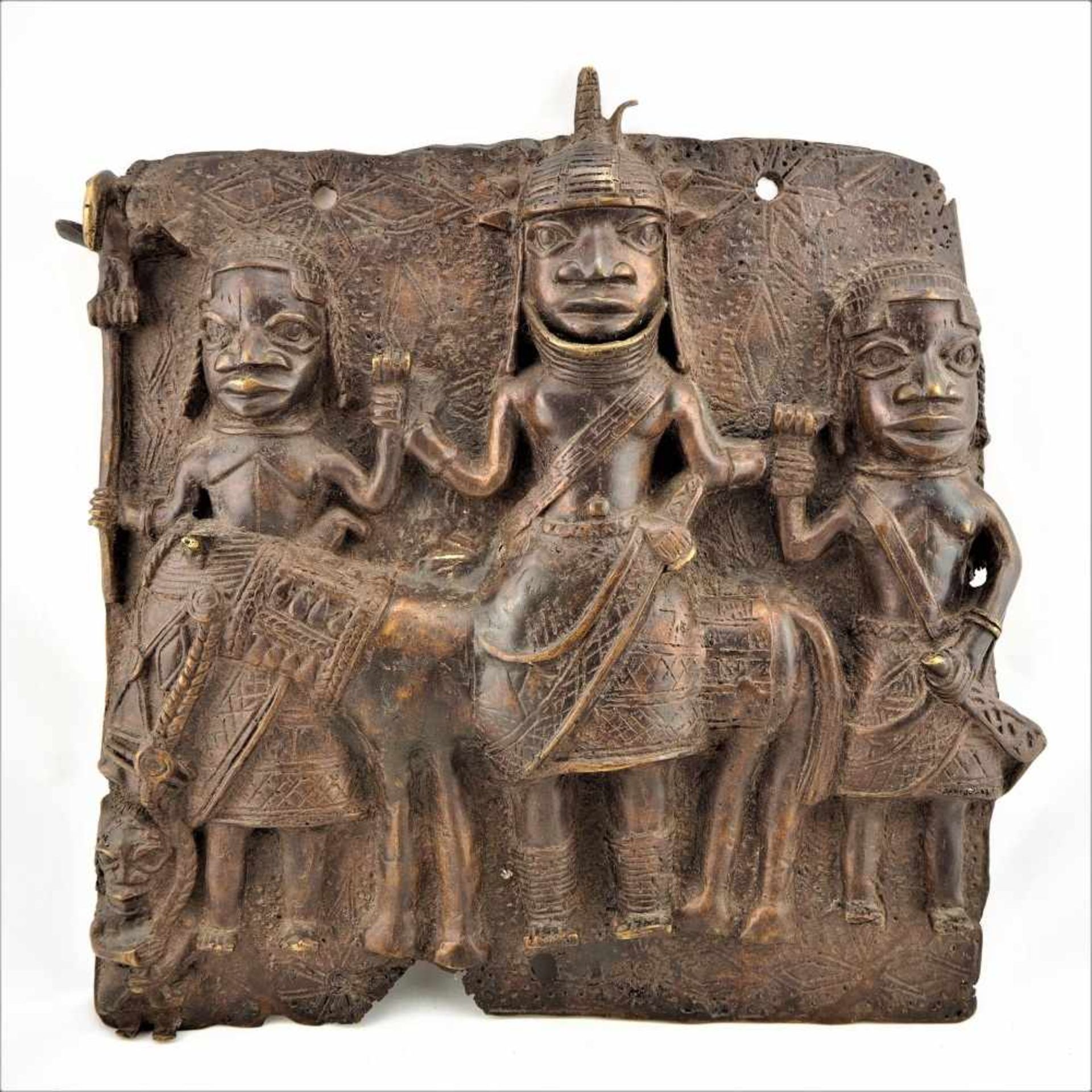 Bronzerelief Benin4-figuriges Bronzerelief aus dem Benin. Halbplastische Darstellung von Kriegern