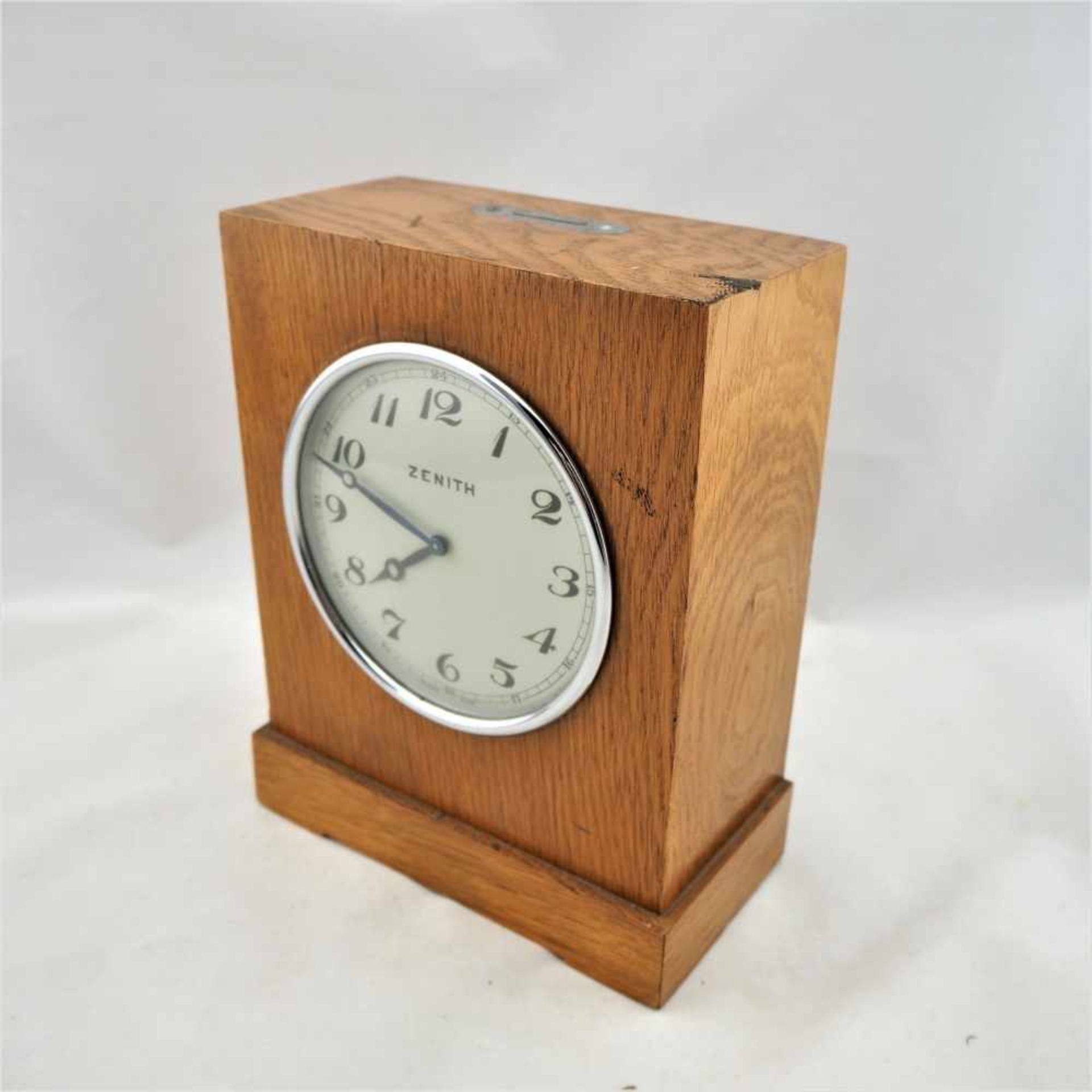 Seltene "Zenith" Spareruhr, 30er JahreGehäuse aus Holz (Eiche), mittig eingebautes Uhrwerk von "