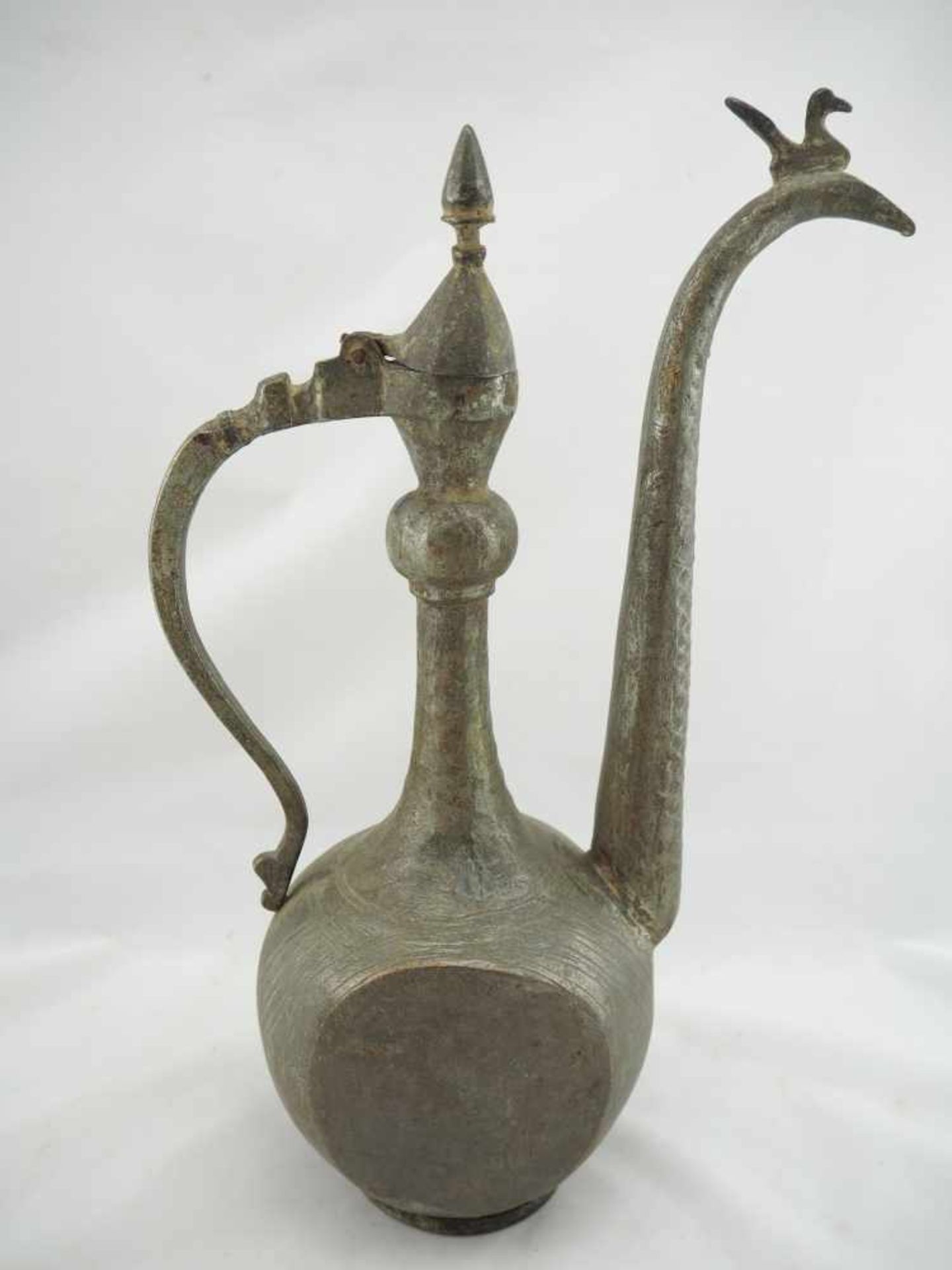 Persische TeekanneFormschöne persische Teekanne in Kupfer gearbeitet, mit schuppenförmigen, sowie