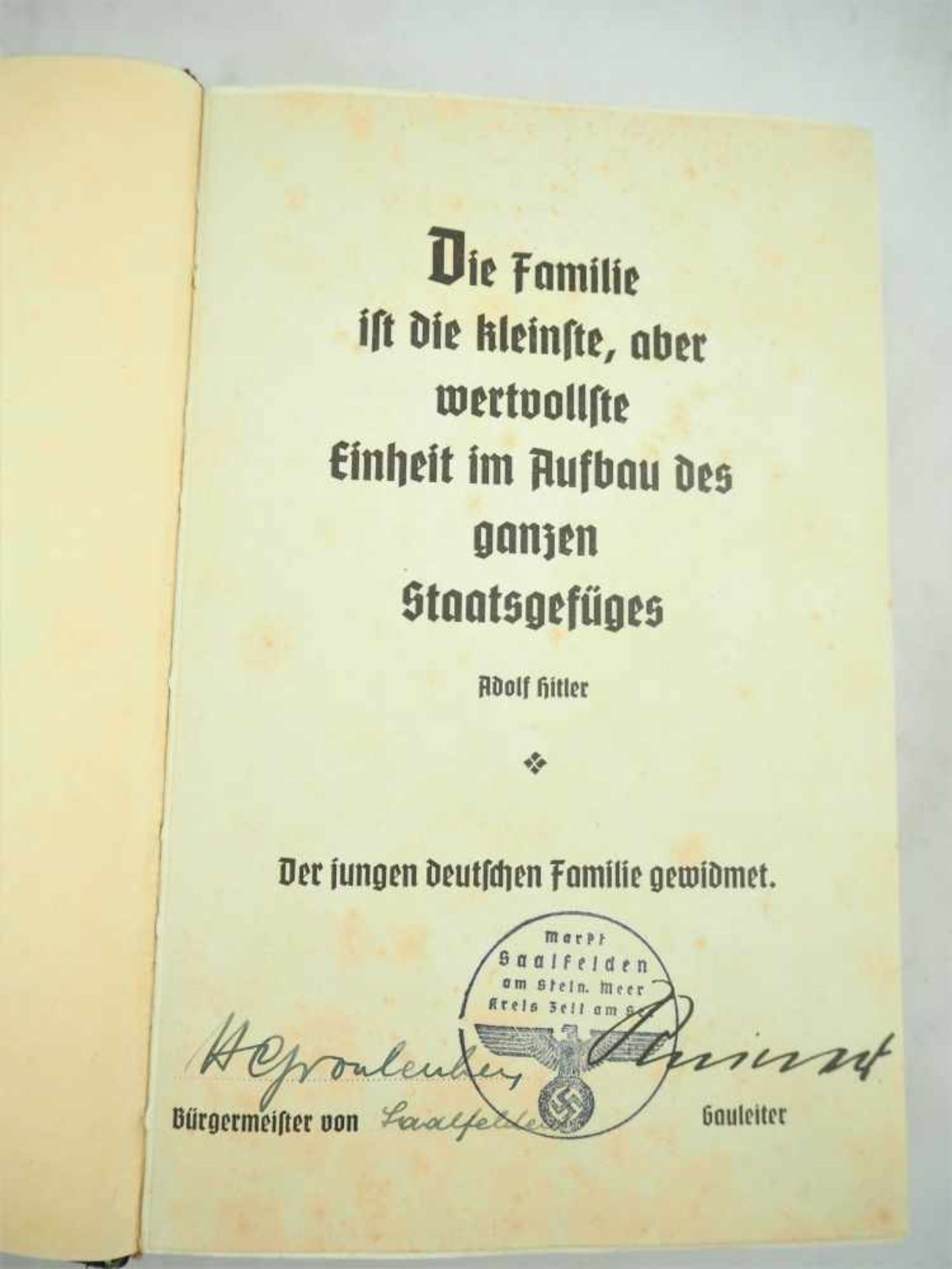 MEIN KAMPF, von Adolf Hitler, "Der Jungen deutschen Familie gewidmet", 1939781 S., Portraitbild, - Bild 2 aus 4