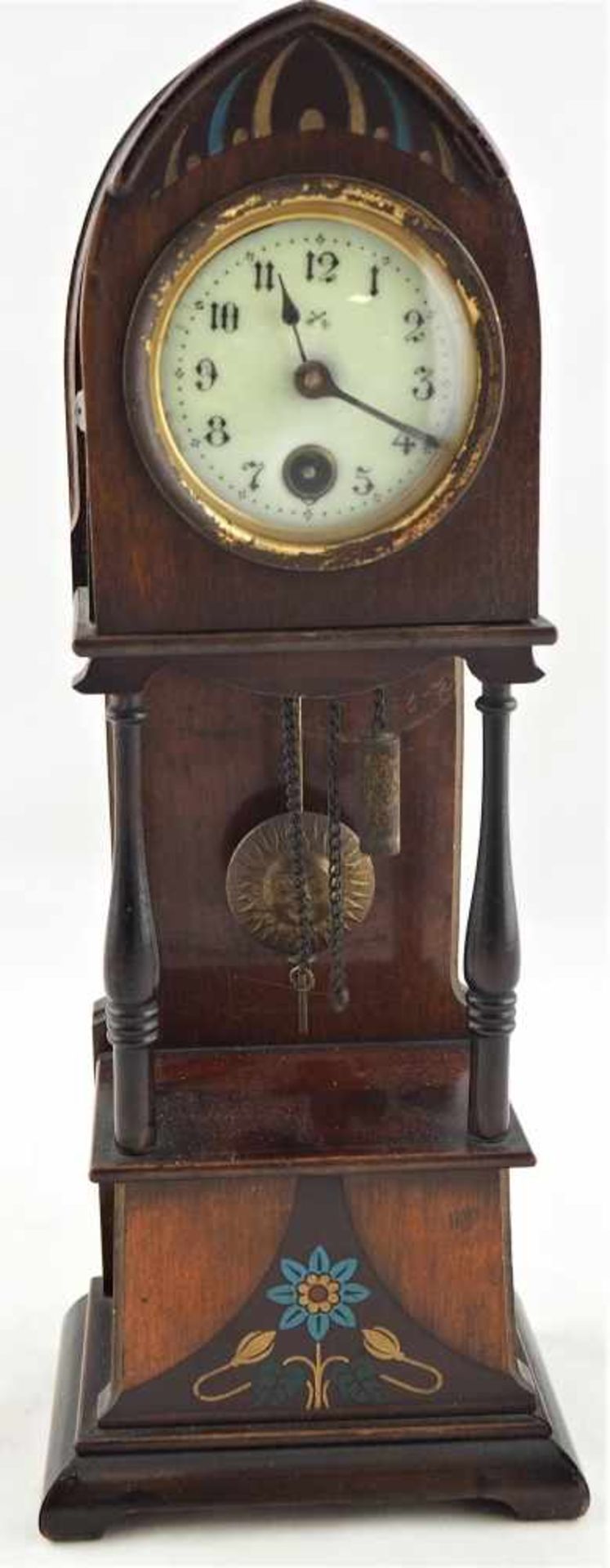 Miniaturstanduhr, um 1910Gehäuse aus Mahagoni, in Form einer offenen Standuhr (Freischwinger), mit - Bild 2 aus 4