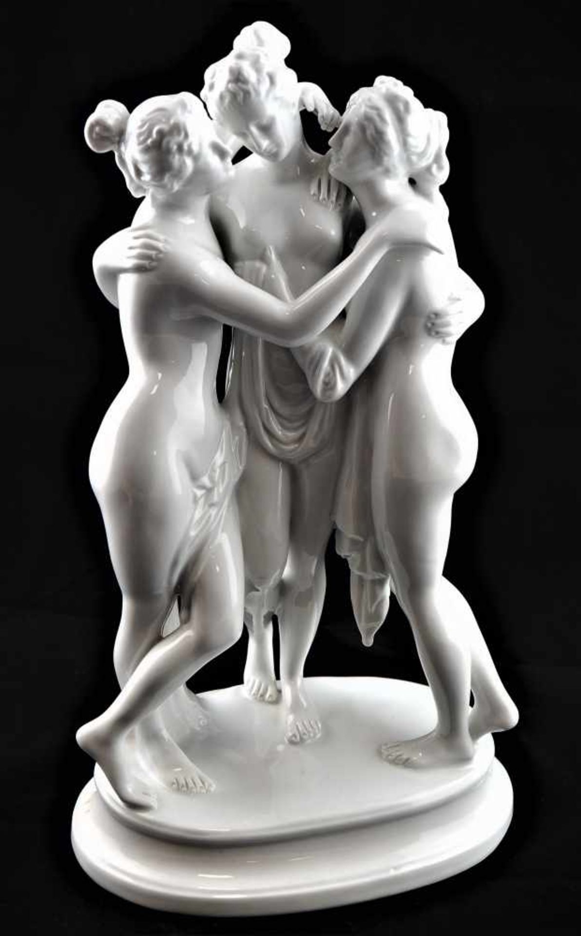 Erotische Figurengruppe "Die drei Grazien"Porzellan mit weißer Hochglanzglasur gebrannt. Auf