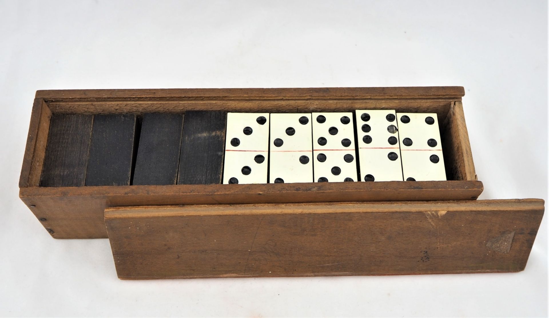 Altes Domino Spielim Holzkasten mit Schieber, Spielsteine aus Holz und Elfenbeinfarben p