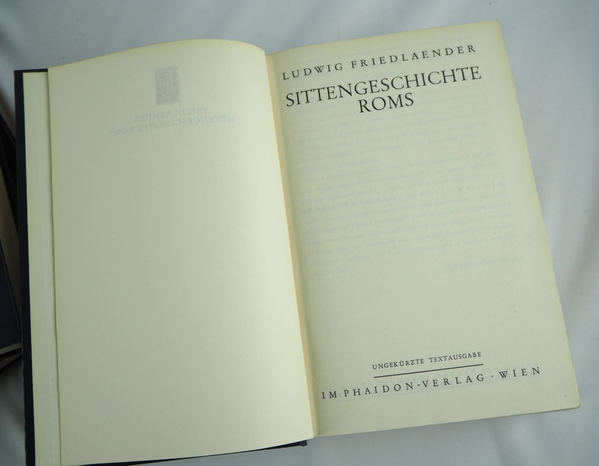 Konvolut Bücher"Sittengeschichte Roms, Ludwig Friedlaender", "Verwundetes Europa, 1946, - Bild 2 aus 2