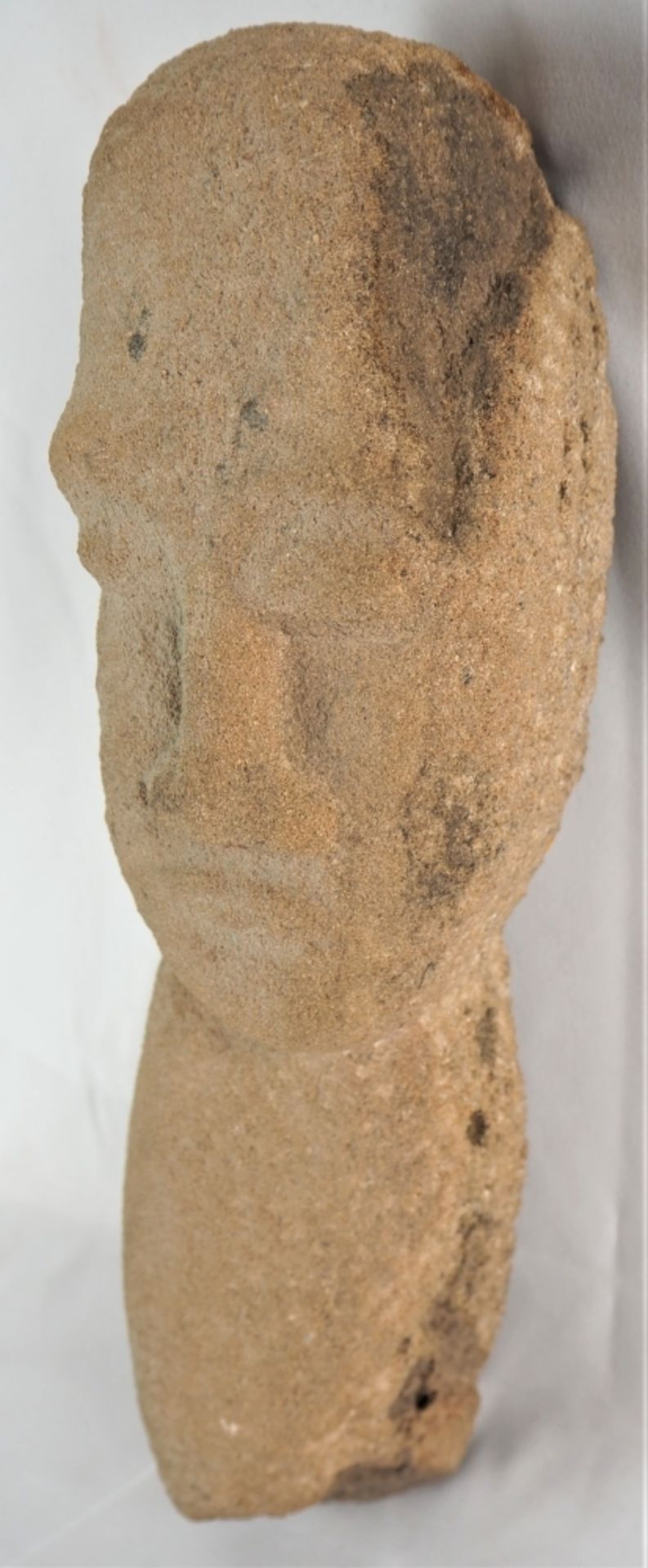 Steinskulptur AfrikaMenschliche Figur, Torso und Kopf. H. 35cm., B. 10cm.Ston - Bild 3 aus 4