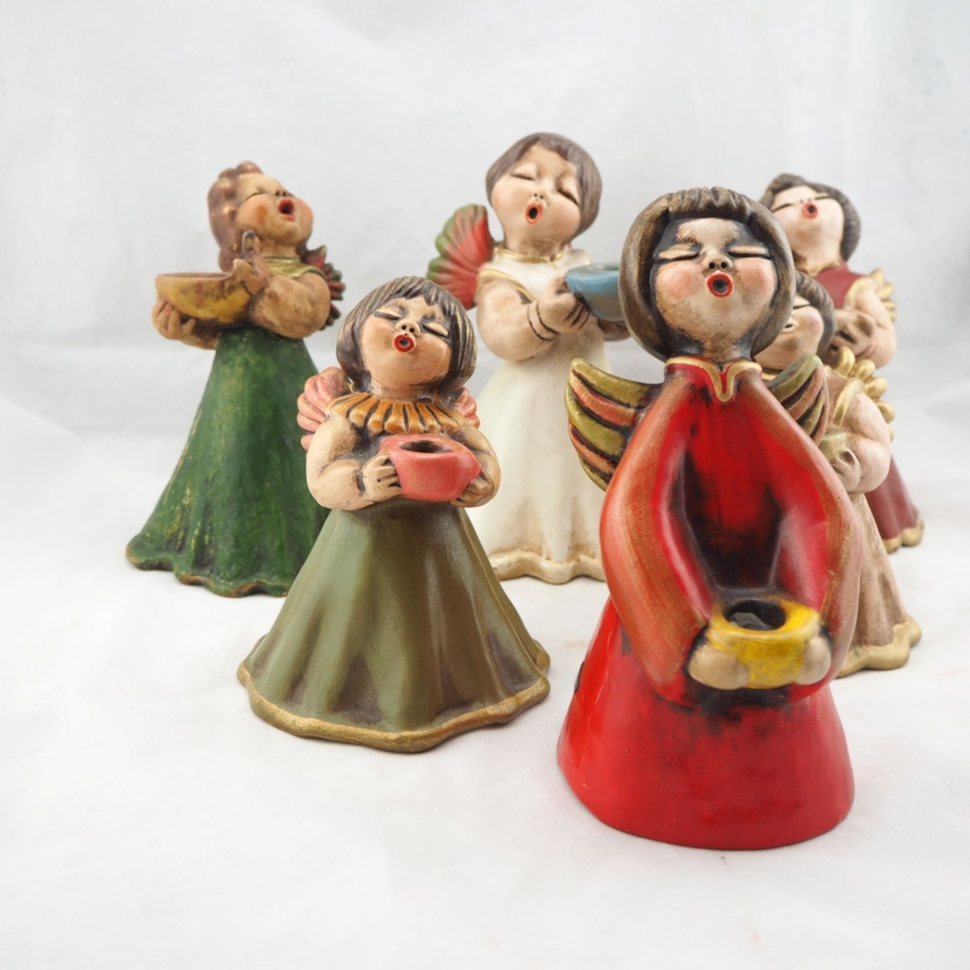 Gruppe Engel, 50er Jahre, Keramikausgearbeitet und kalt bemalt, verschiedene Formen und - Bild 2 aus 4
