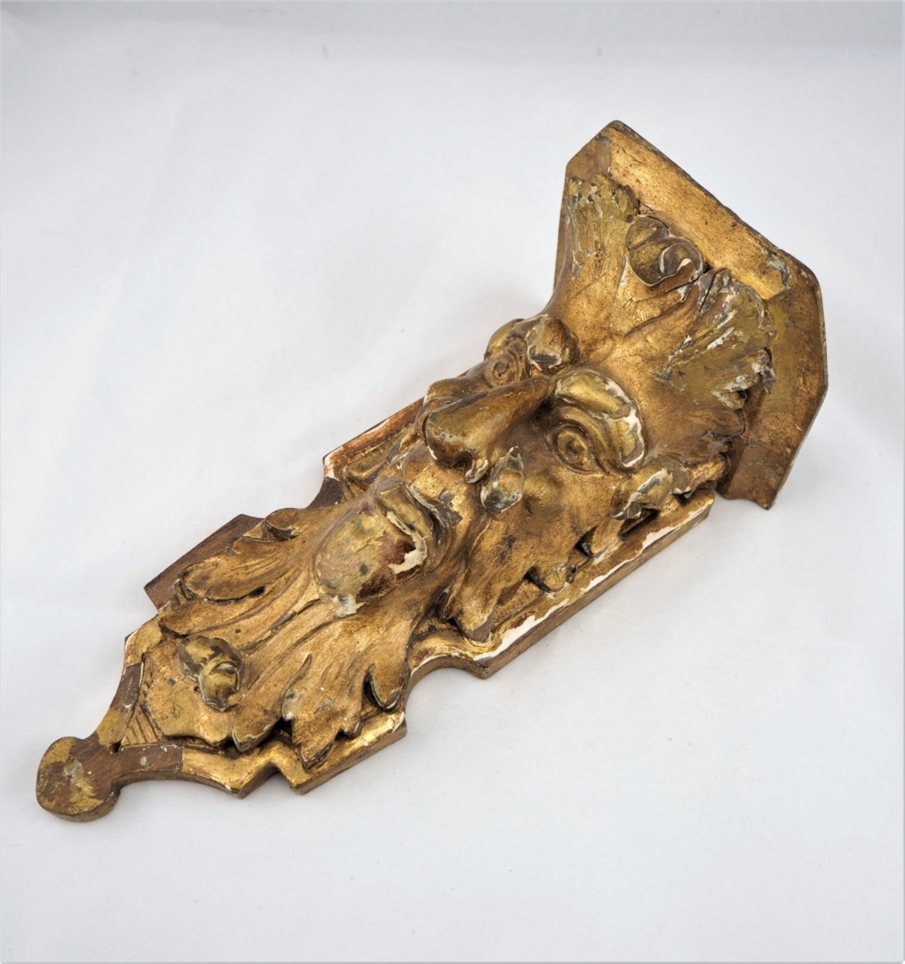 Wandkonsole, Holz, 19. Jh.Wandkonsole in From eines Grotesken-Gesichts mit Akanthusblatt