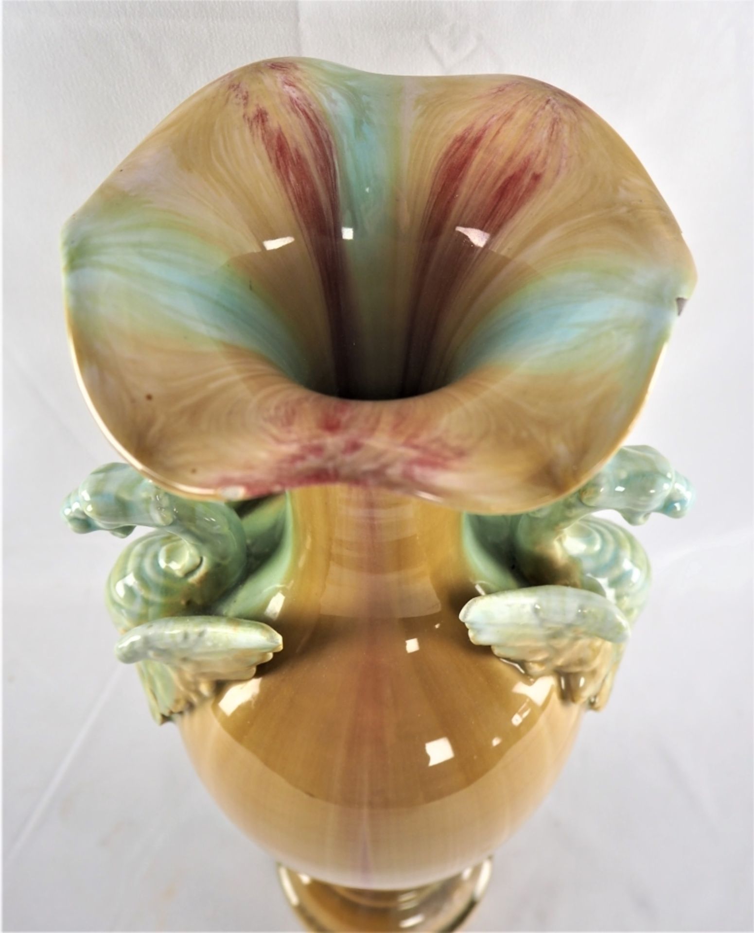Große Vase 30er JahreKeramik, farbig glasiert, Cuppa-förmig mit gewelltem Hals, Handhabe - Image 2 of 3