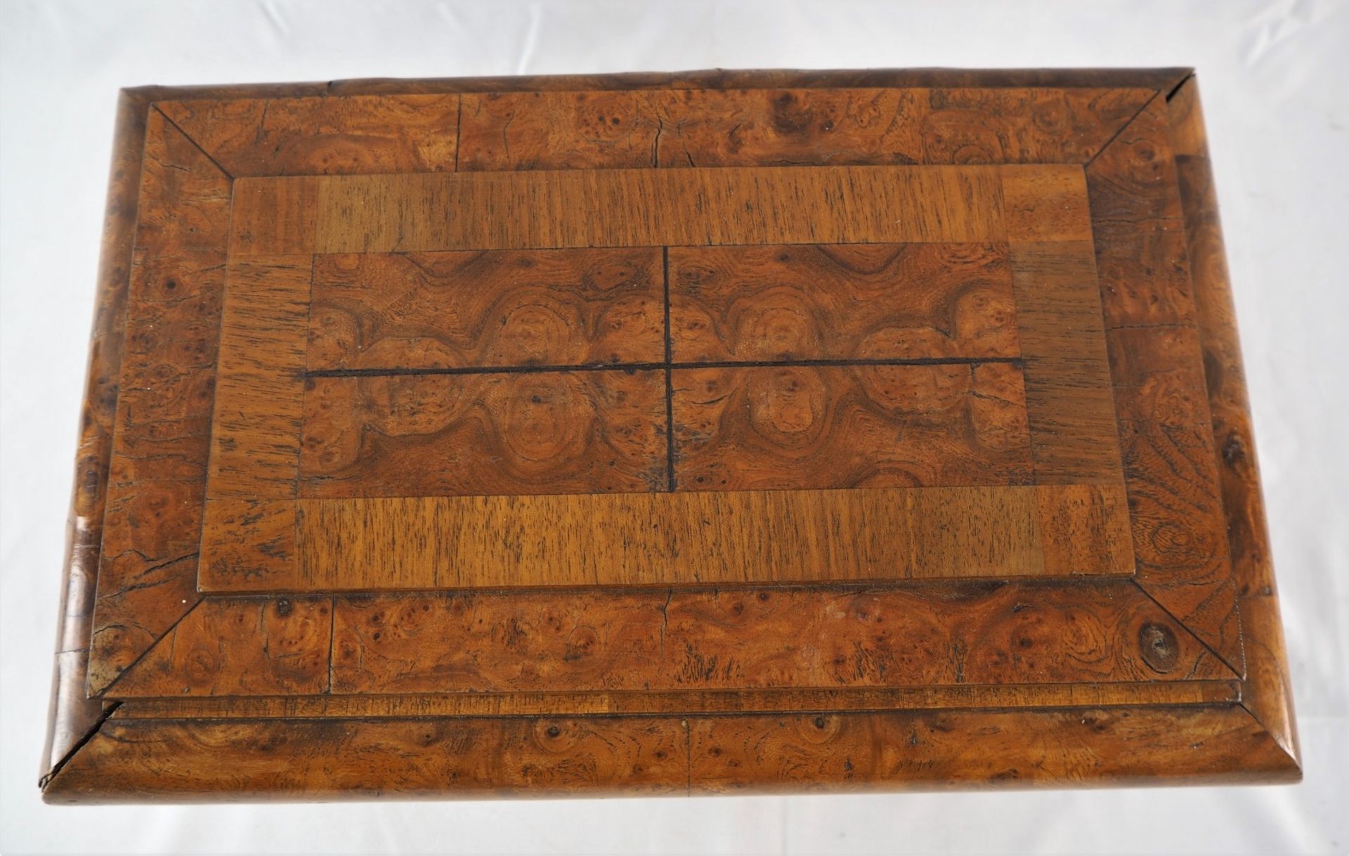 Große Schatulle 30er Jahre, Holzgebauchte, sich nach unten verjüngende Form, Holzkorpus - Bild 3 aus 4