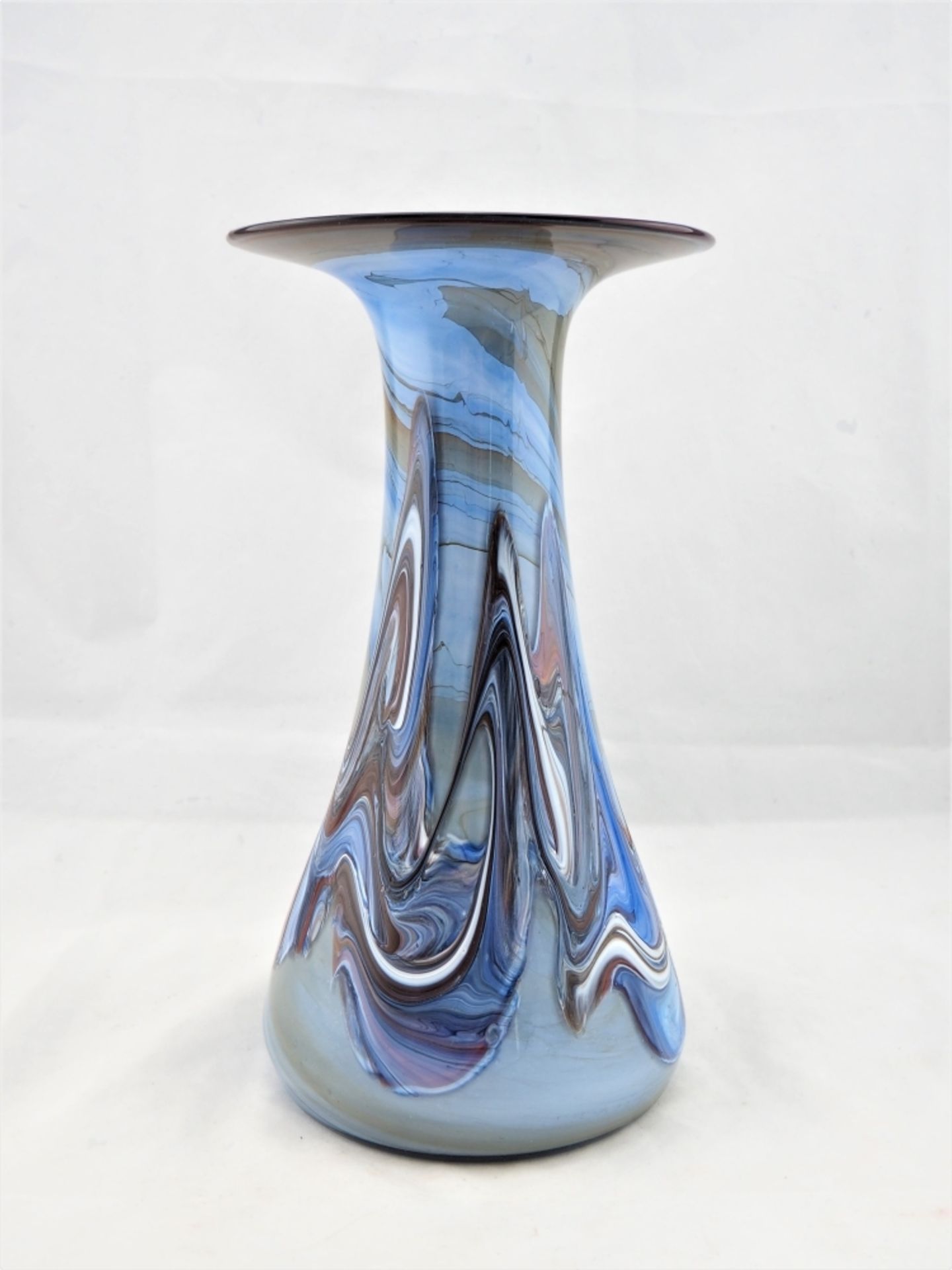 Große italienische Vase, wohl Murano, 50er JahreBlaues Glas mit undurchsichtigem rot, bl