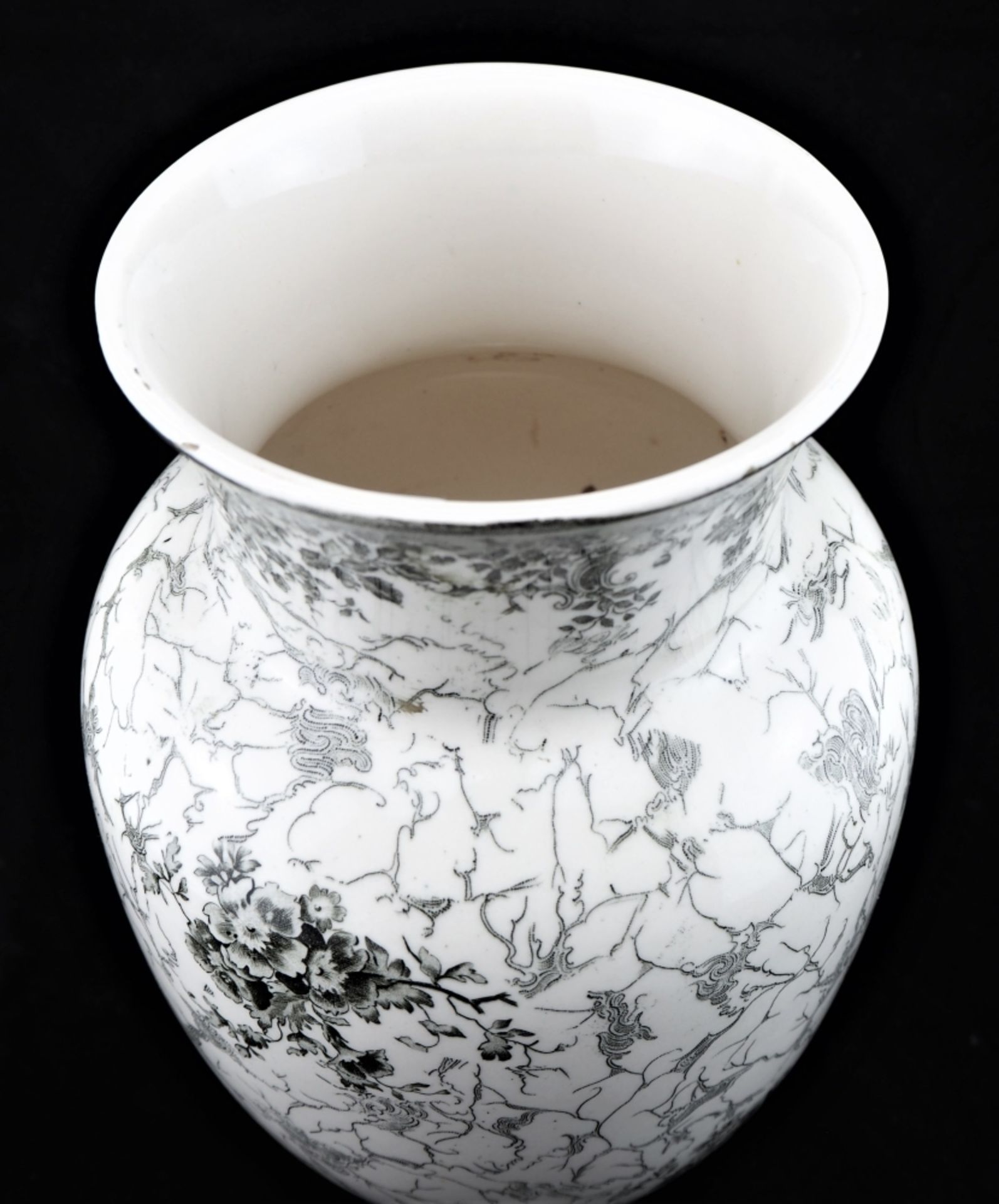 Große Vase "Mettlach"Stark gebrauchte Vase aus Keramik mit weißer Glasur und Unterglasbe - Bild 2 aus 3