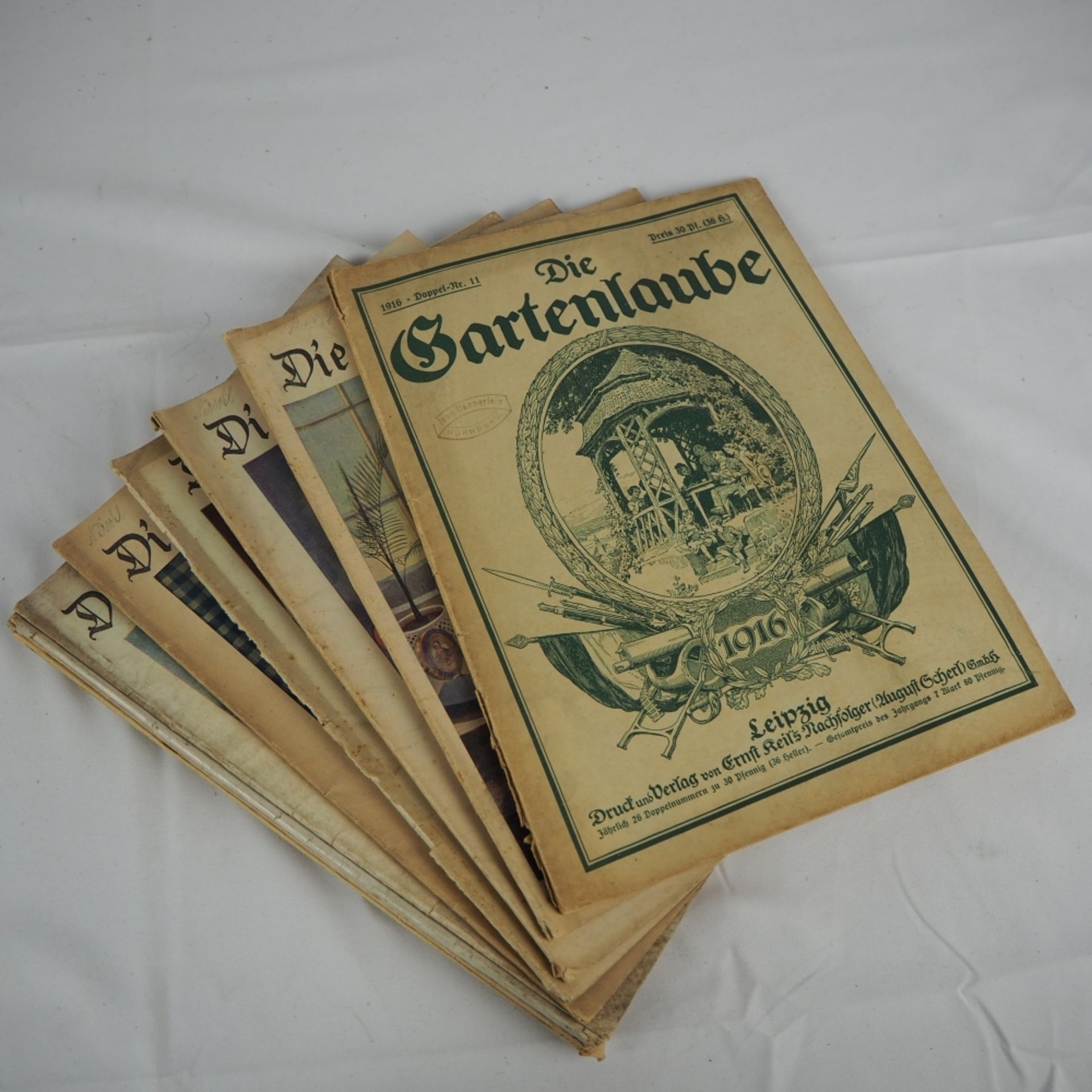 "Gartenlaube"ges. 12 Stück von 1916-1928, mit vielen Berichten und Werbung aus der Zeit.
