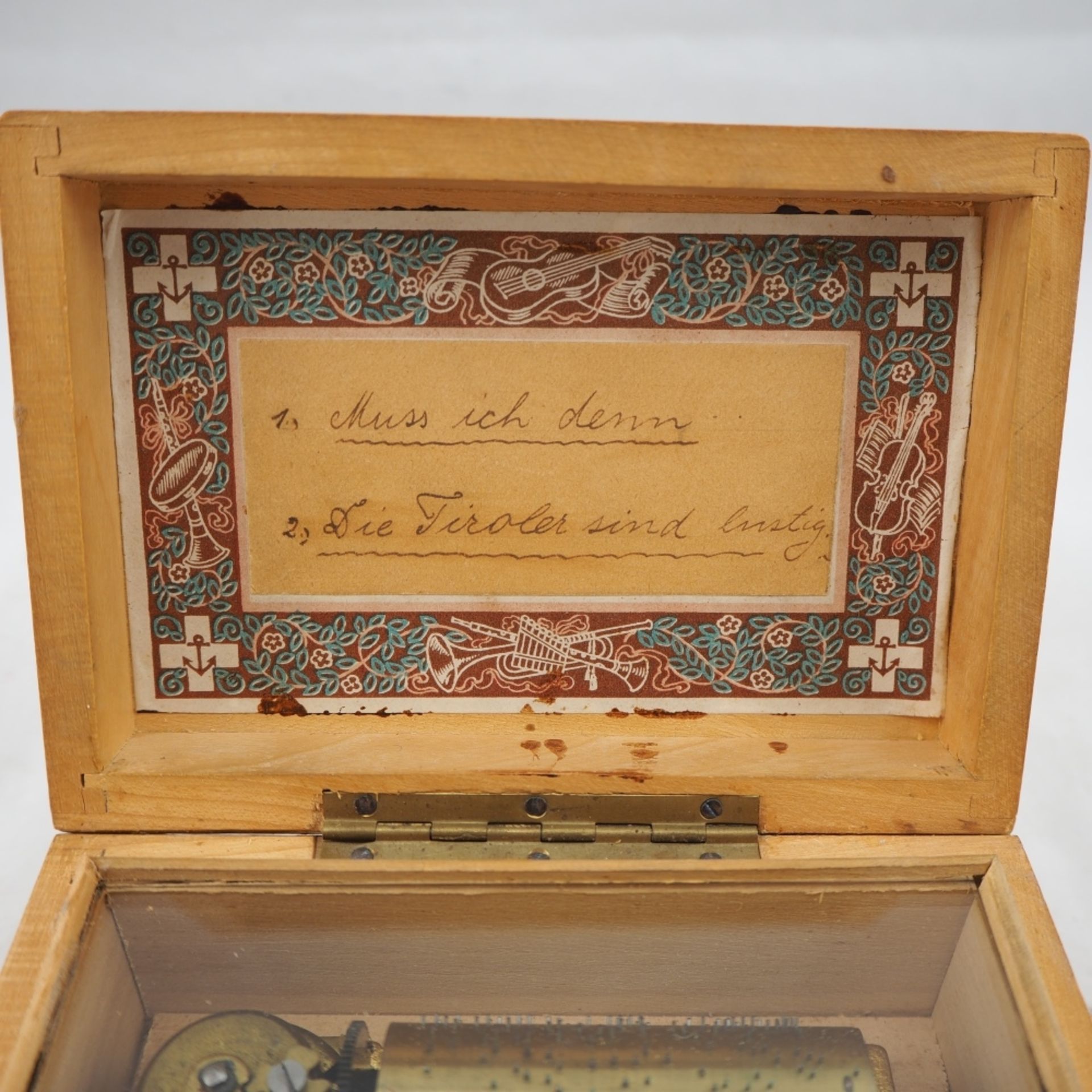 Schweizer Spieldose von 1927kleine Walzenspieldose mit zwei Melodien im Holzkasten. Im D - Bild 2 aus 5