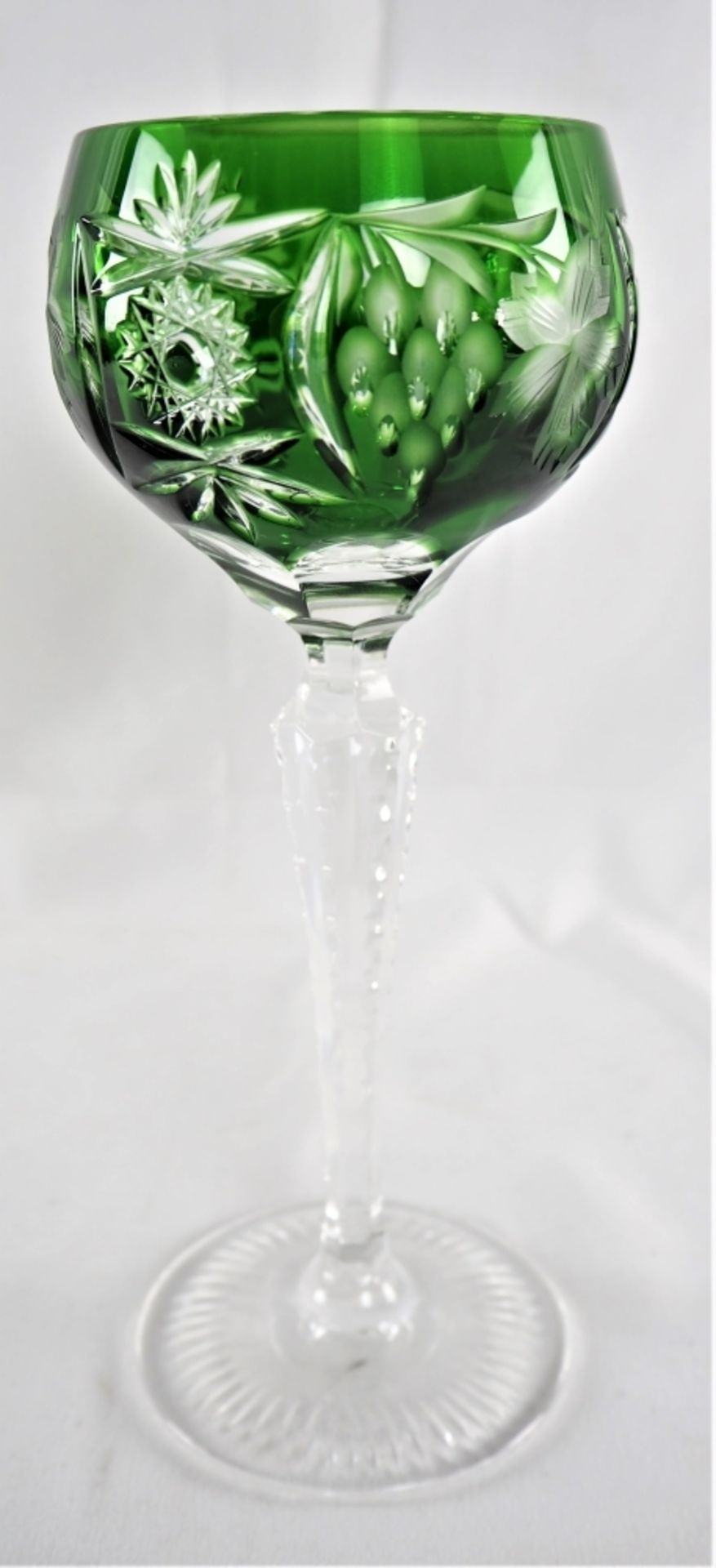 Weingläser, 13 Stück, Bleikristalldurchsichtig, mit grünem Überfang und reichlich floral - Bild 3 aus 4
