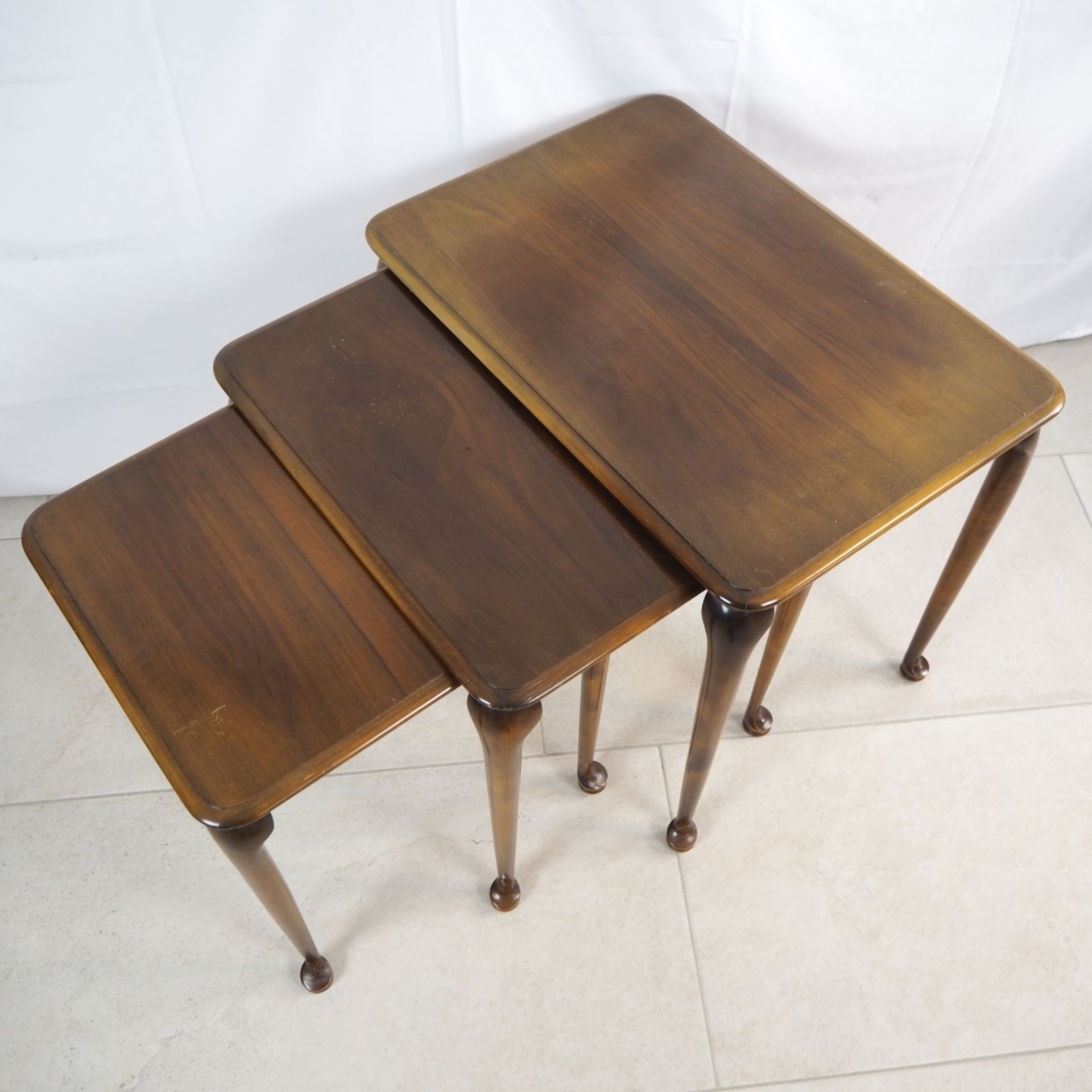 Tischchen, 3er Satz, 50er Jahreaus Buchenholz gefertigt, teils Nussbaum furniert, 3er Sa - Bild 2 aus 3