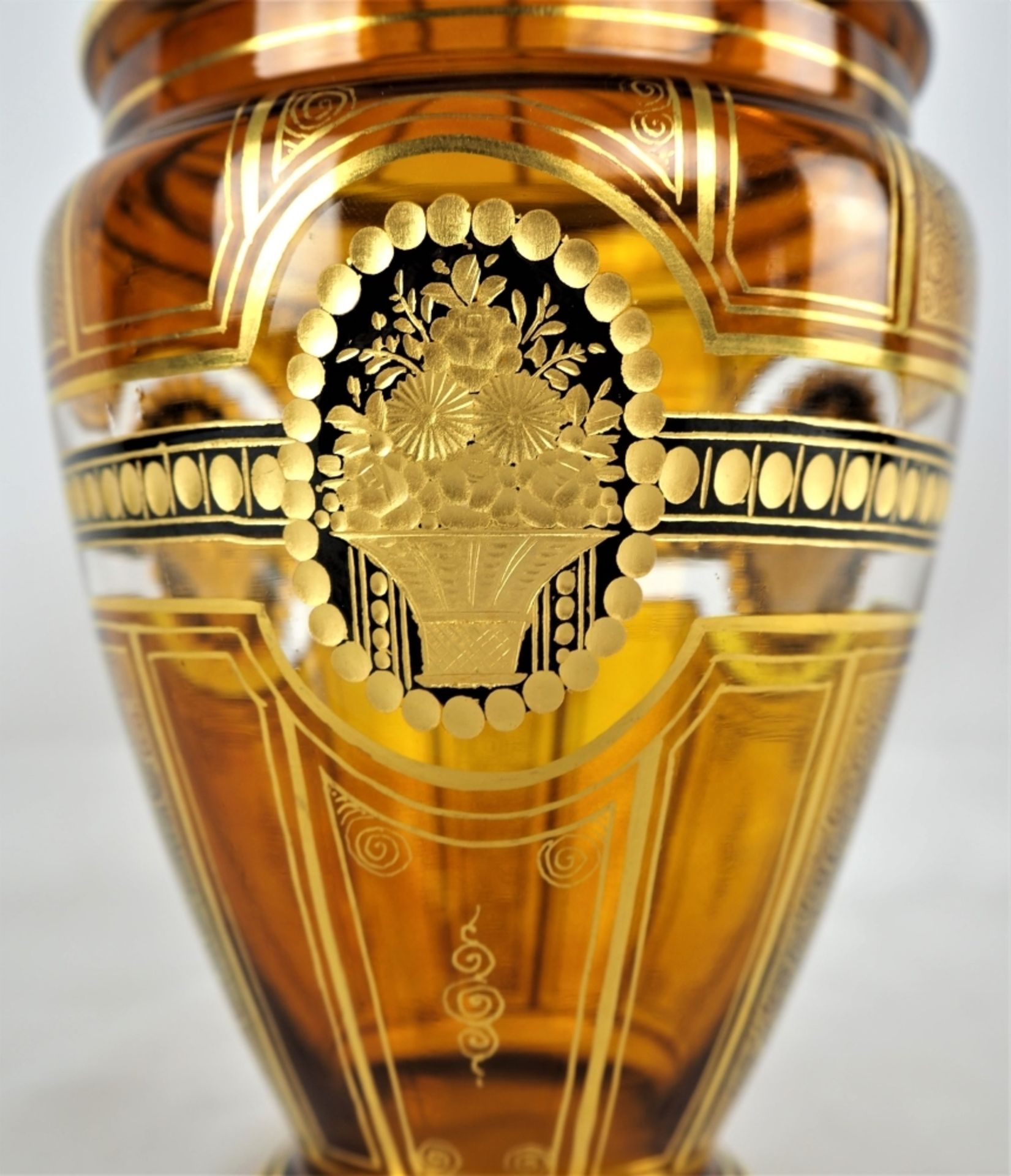 Deckelgefäß Glashelles Glas, bräunlich eingefärbt mit aufwändiger Goldstaffage, mittig m - Bild 2 aus 4