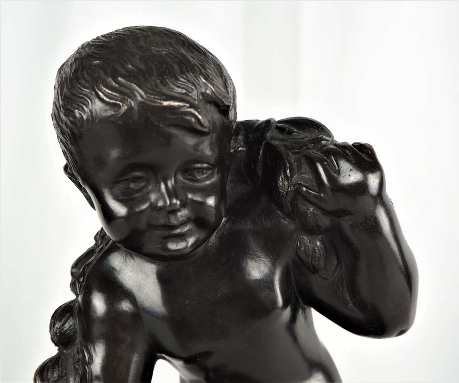 Schwerer Lampenfuß, Bronze mit Putto, wohl Frankreich um 1900.runder Stand, darauf große - Bild 6 aus 6