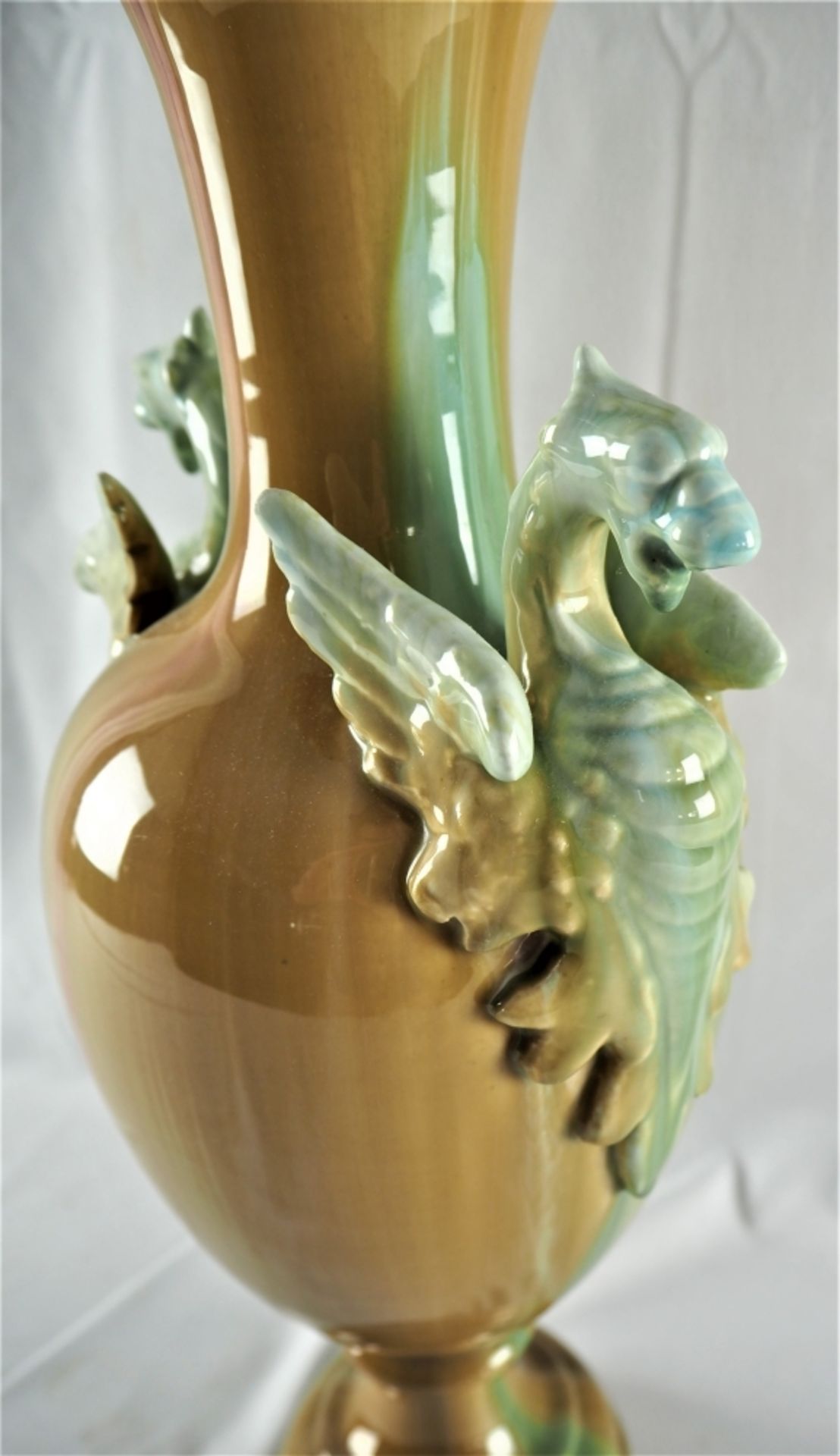 Große Vase 30er JahreKeramik, farbig glasiert, Cuppa-förmig mit gewelltem Hals, Handhabe - Image 3 of 3