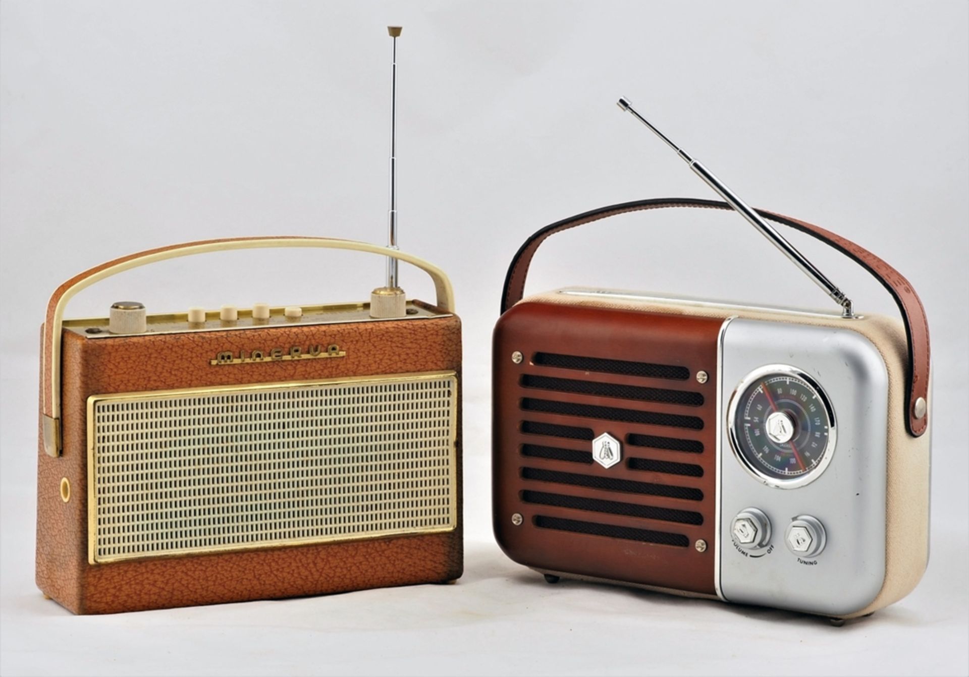 Zwei tragbare Radios