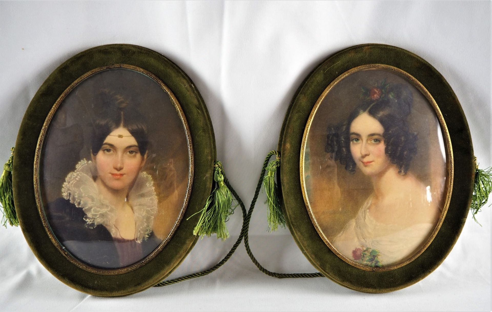 Paar Damenporträts, um 1900