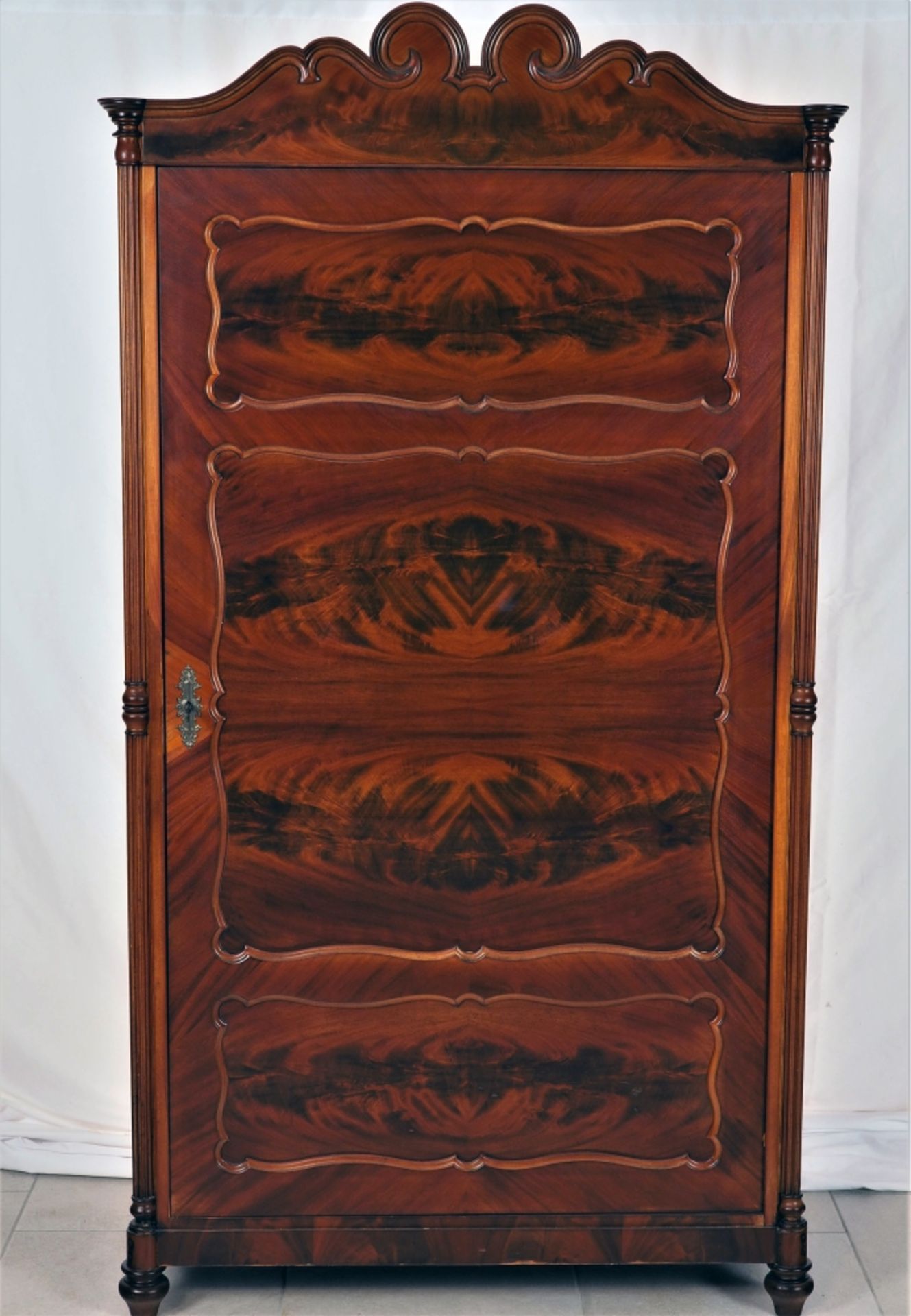 Wäscheschrank um 1860