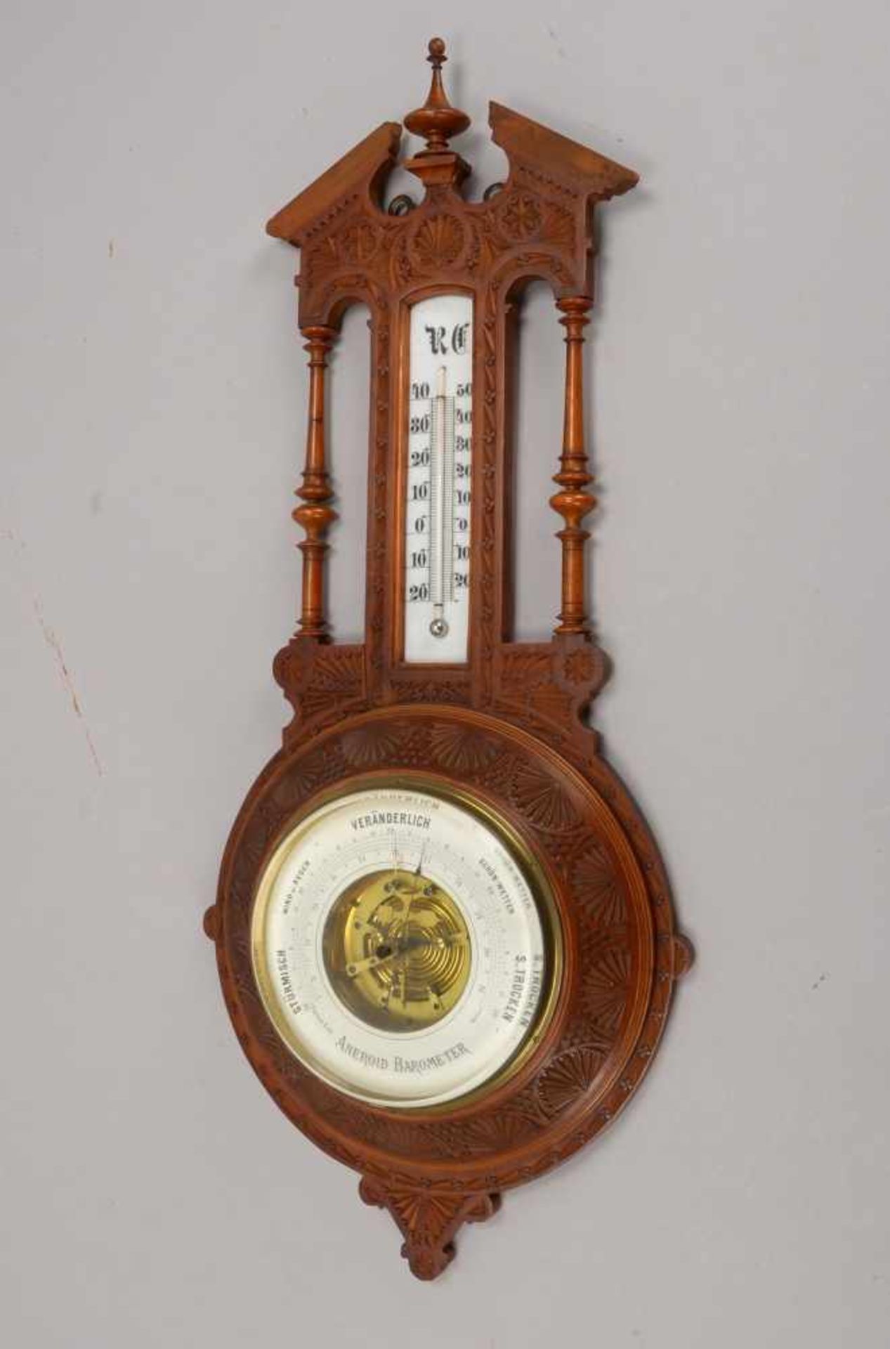 Wandbarometer (Gründerzeit), mit Kerbschnitzerei, Funktion ungeprüft; Höhe 75 cm
