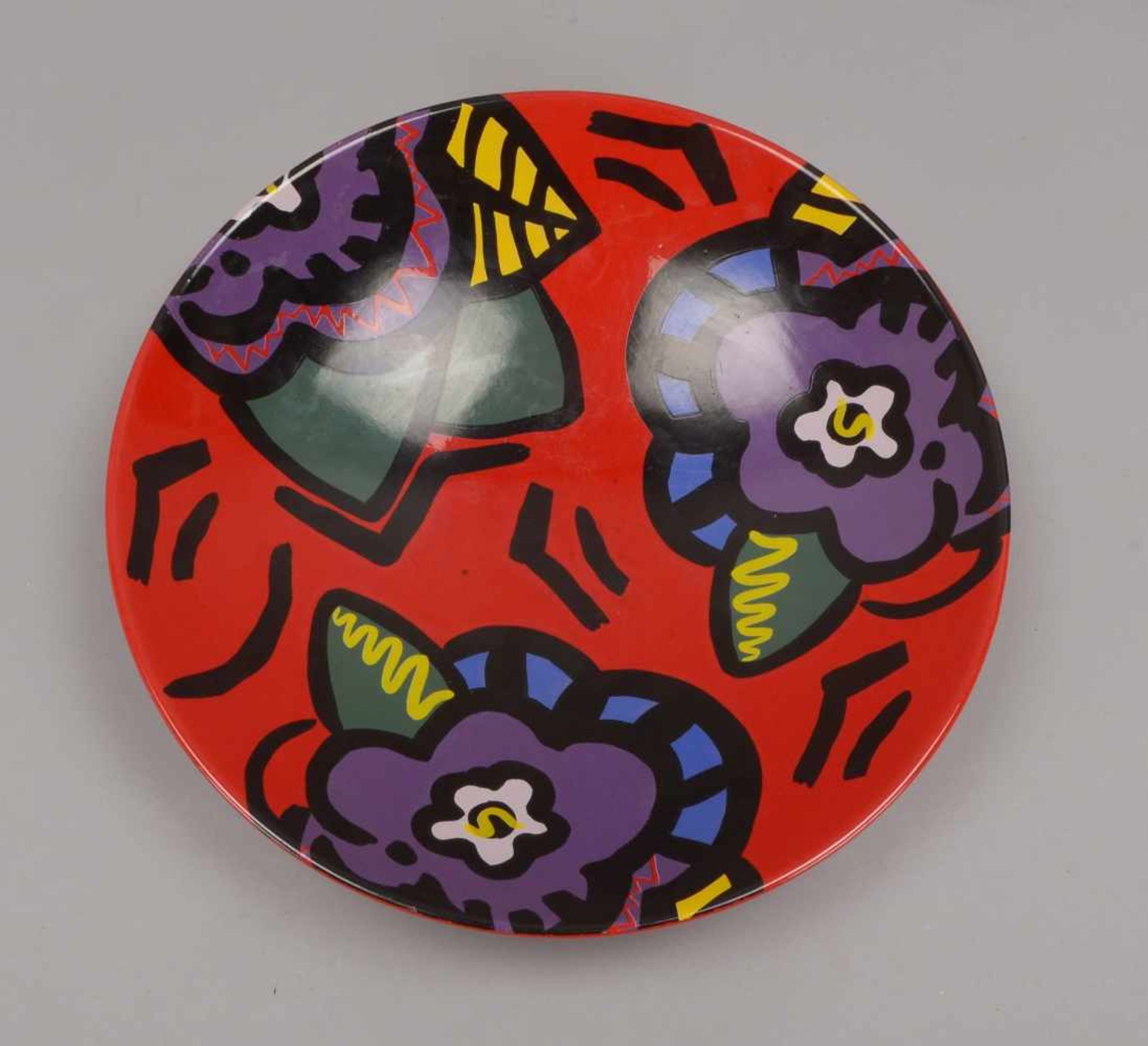 Schale (gestaltet in Picasso-Manier), Keramik, mit Blumendekor; Höhe 8,5 cm, Durchmesser Ø 40,5 cm