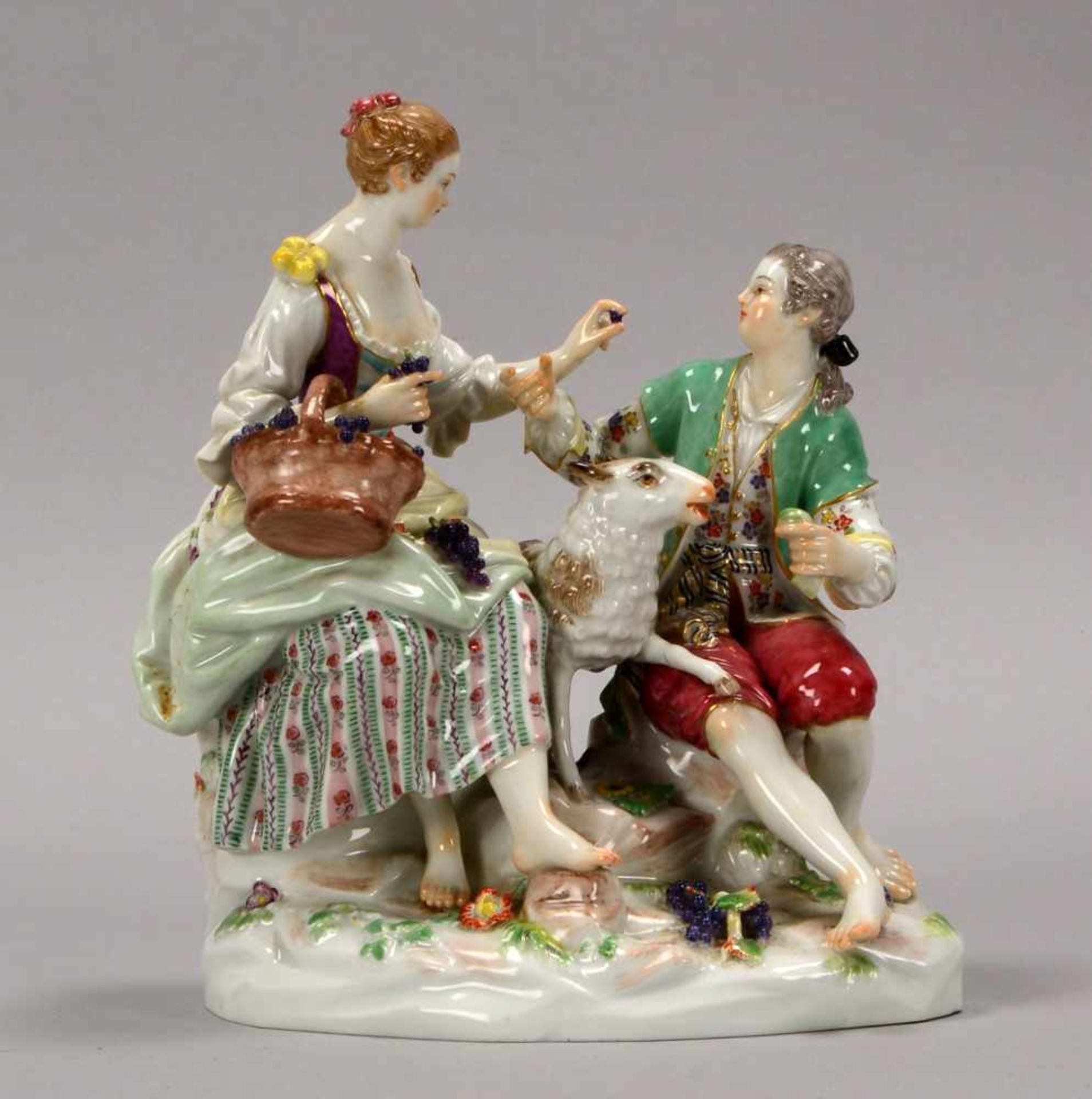 Meissen (Schwertermarke), 'Schäfer und Dame mit Trauben', I. Wahl, mit Malerzeichen 'F' und Boden-