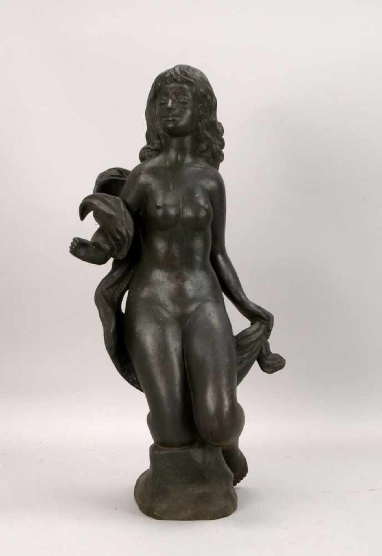 Bronzeskulptur, 'Frauenakt mit Schleier', signiert 'Gäbler'; Höhe 59 cm