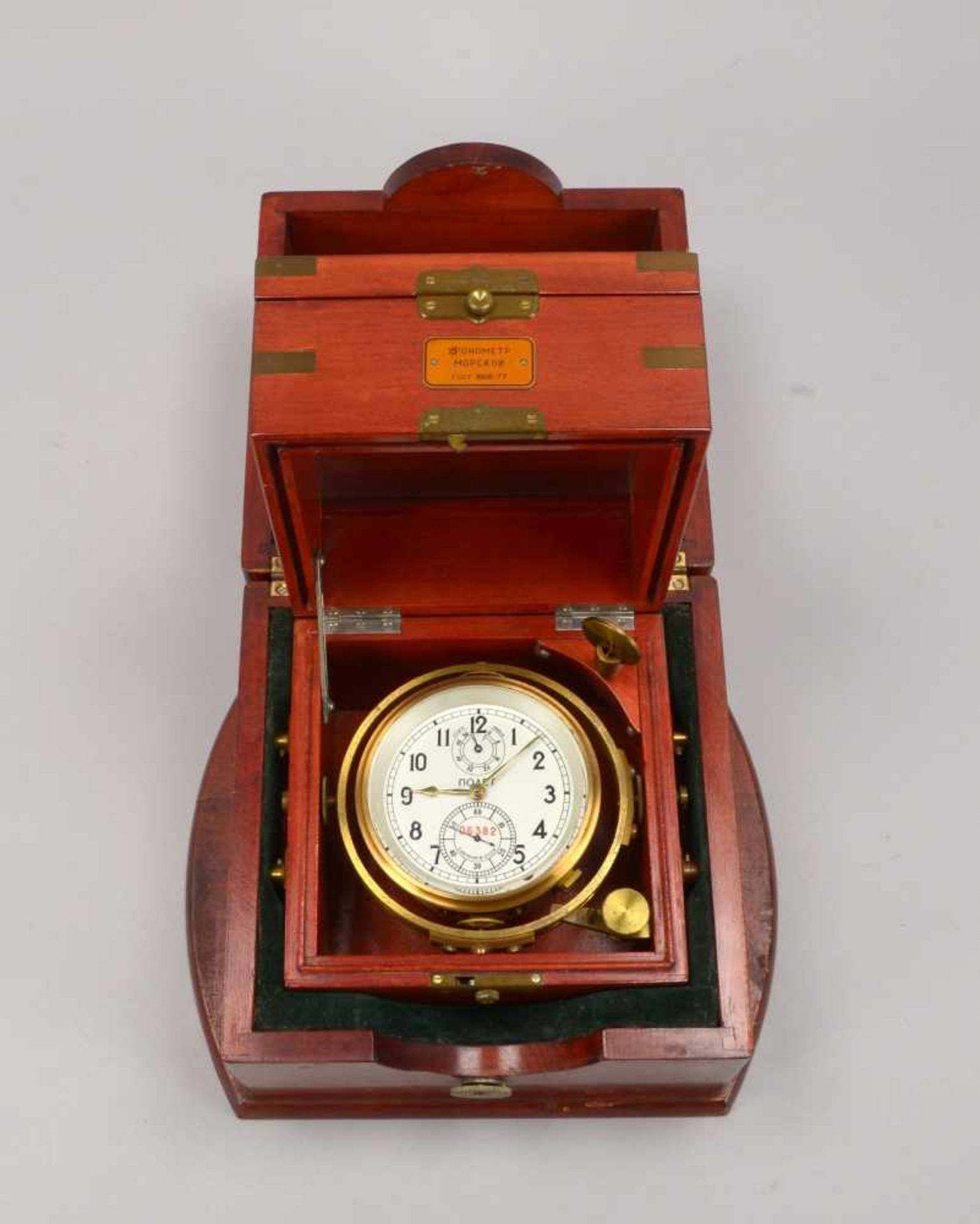 Marine-Chronometer (Russland), Gang-Nr. '06382', Ziffernblatt mit arabischen Ziffern, goldfarbene