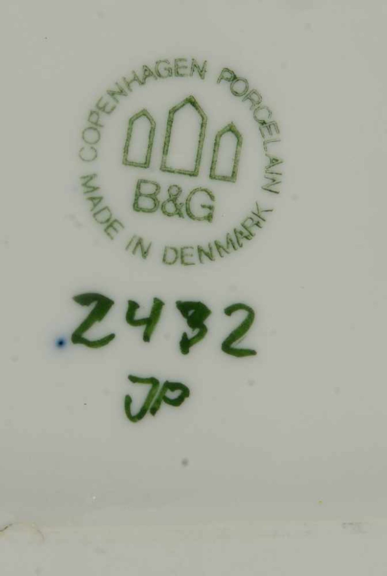Bing & Grøndahl/Kopenhagen, Porzellanfigur, 'Der Klempner', Modell-Nr. '2432', farbig staffiert, - Image 2 of 2