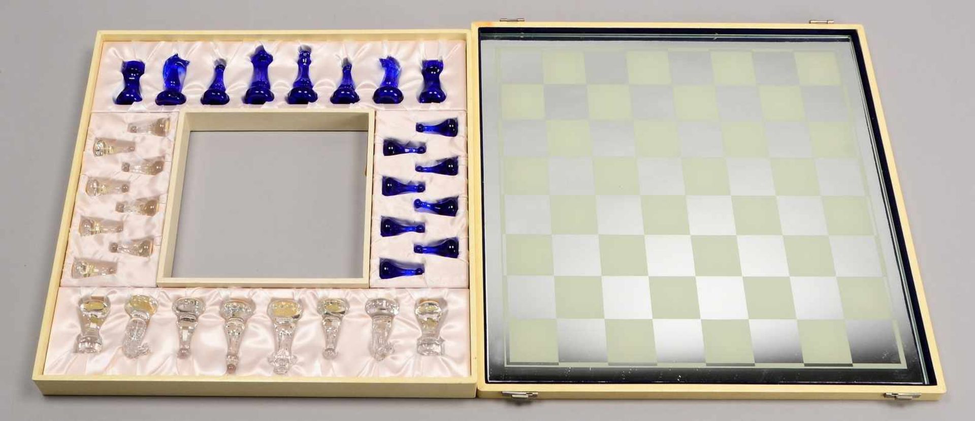 Villeroy & Boch, Glas-Schachspiel, Bleikristall-Figuren in klarem und blauem Glas, mit Glas-