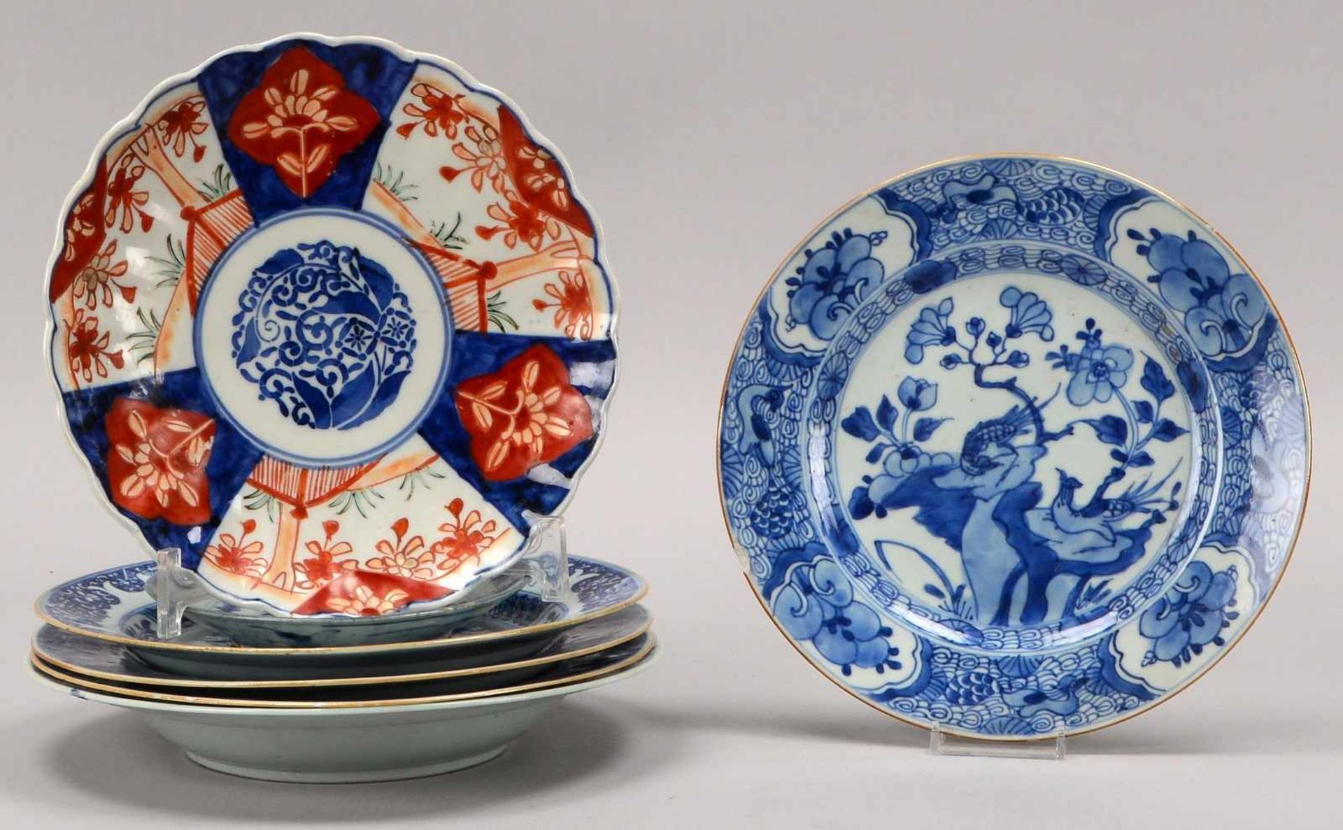 Porzellan-Konvolut, 7 Teile (davon 6x China und 1x Japan): Teller und Schalen, verschiedene