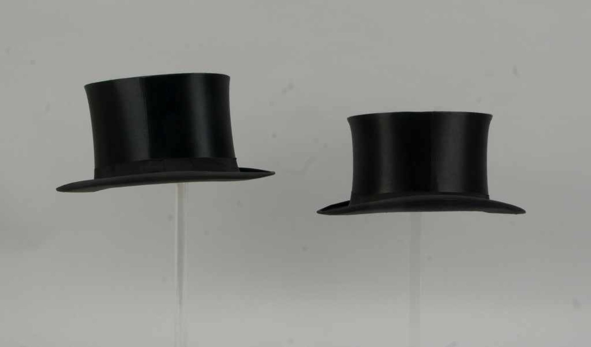 2 alte Herrenhüte: 1 Chapeau Claque, und 1 Zylinder, jeweils in gutem Erhaltungszustand; im original - Bild 2 aus 2