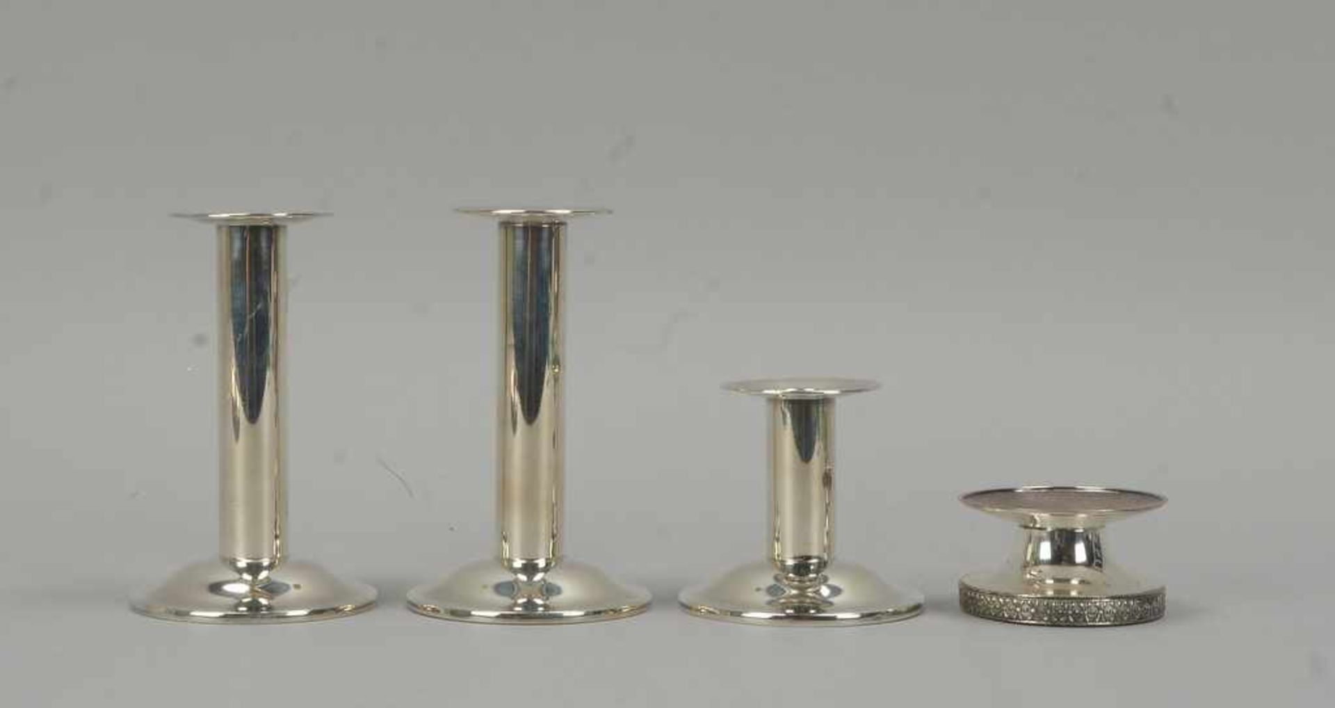 Konvolut Kerzenständer, 925 Sterling-Silber (gefüllt), 4 Stück: Höhe 4,2 cm - Höhe 14 cm