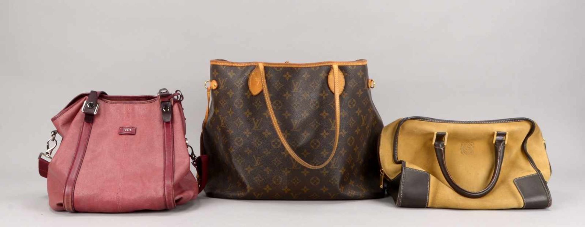 3 Damen-Handtaschen, verschiedene Labels: 1x 'Louis Vuitton', 1x 'Tod's', und 1x 'Loewe' (mit - Bild 2 aus 2