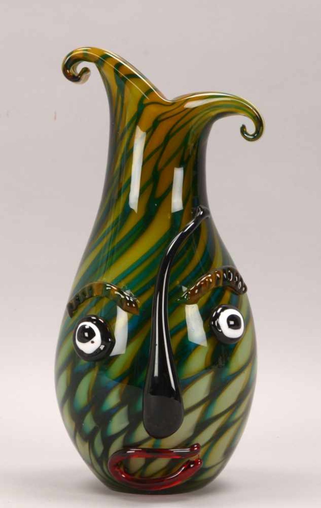 Vase, Klarglas mit farbigen Einschmelzungen, mit Aufschmelzungen (Applikation eines 'Gesichts');