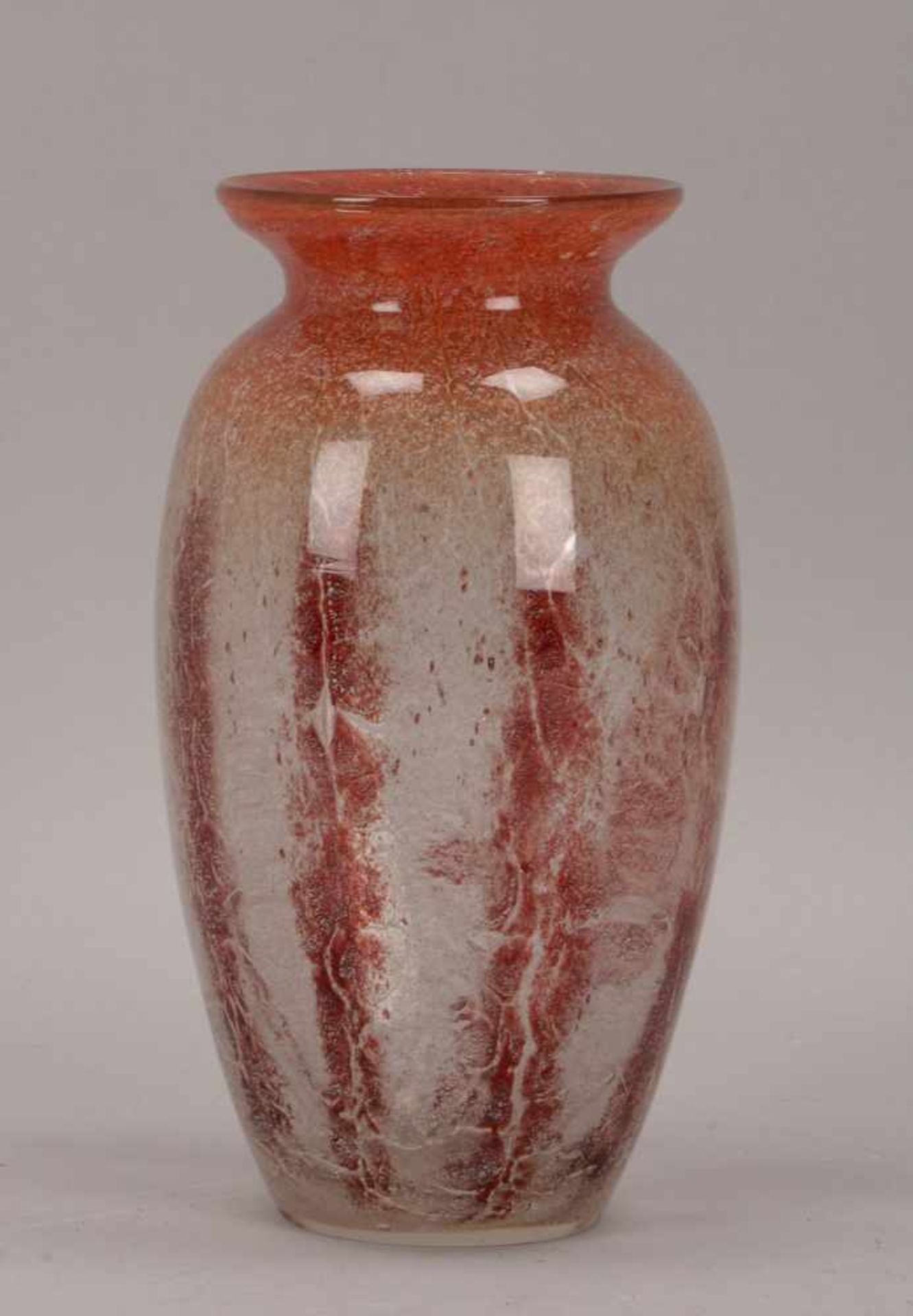 WMF Ikora, Vase, farbloses dickwandiges Glas mit ochsenblutrotem Unterfang, Glas mit Craquelé-