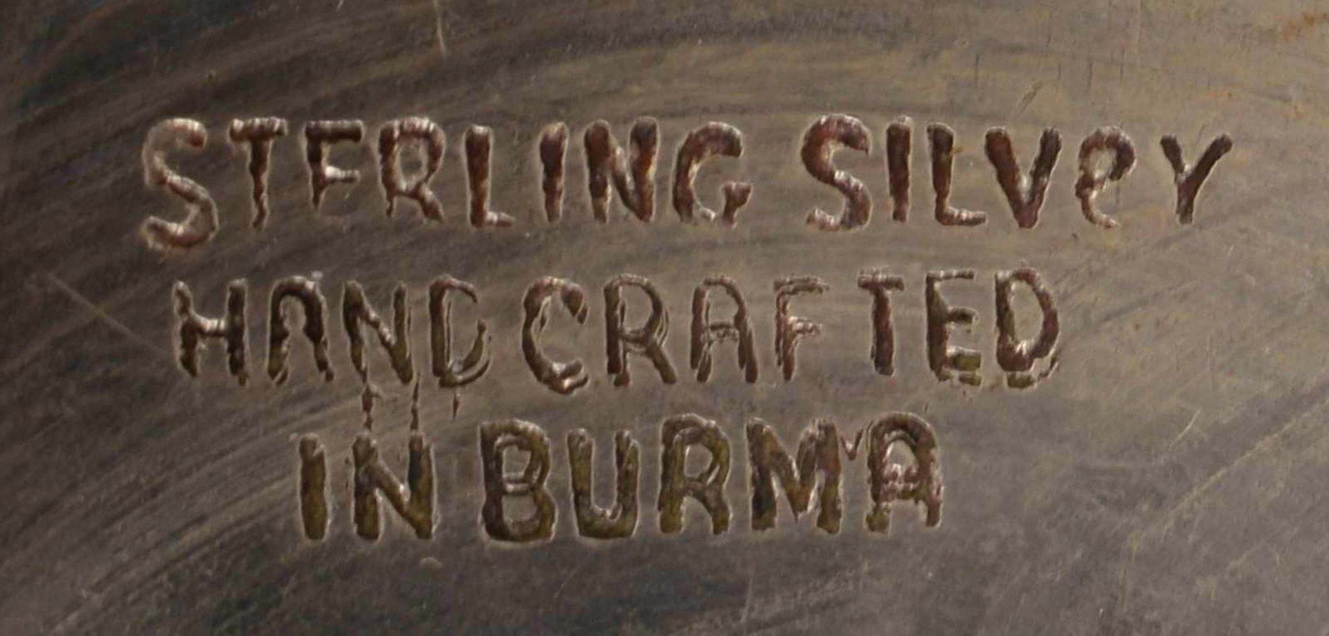 Krug (Burma), Sterling-Silber, handgetriebenes Reliefdekor ('Landestypische Szenen'); Höhe 15 cm, - Bild 2 aus 2