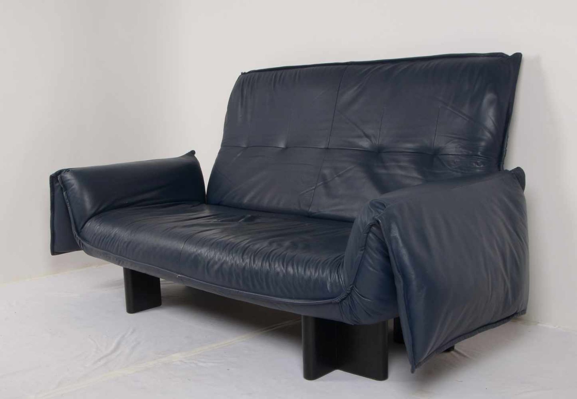 Birdie, Designer-Sofa/Zweisitzer, nachtblaues Echtleder, Sitz mit Federung, Rückenlehne hochklappbar - Bild 3 aus 3