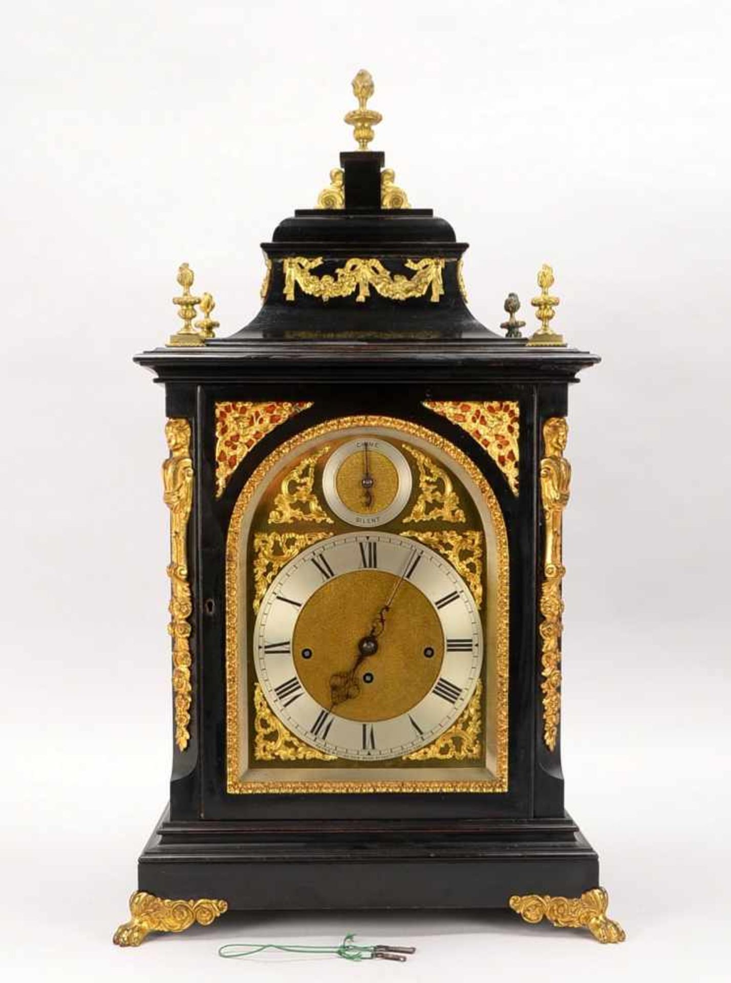 Stutzuhr, sogenannte 'Bracket Clock', Payne & Co./England, im Mahagoni-Uhrkasten/schwarz gebeizt, - Bild 2 aus 3