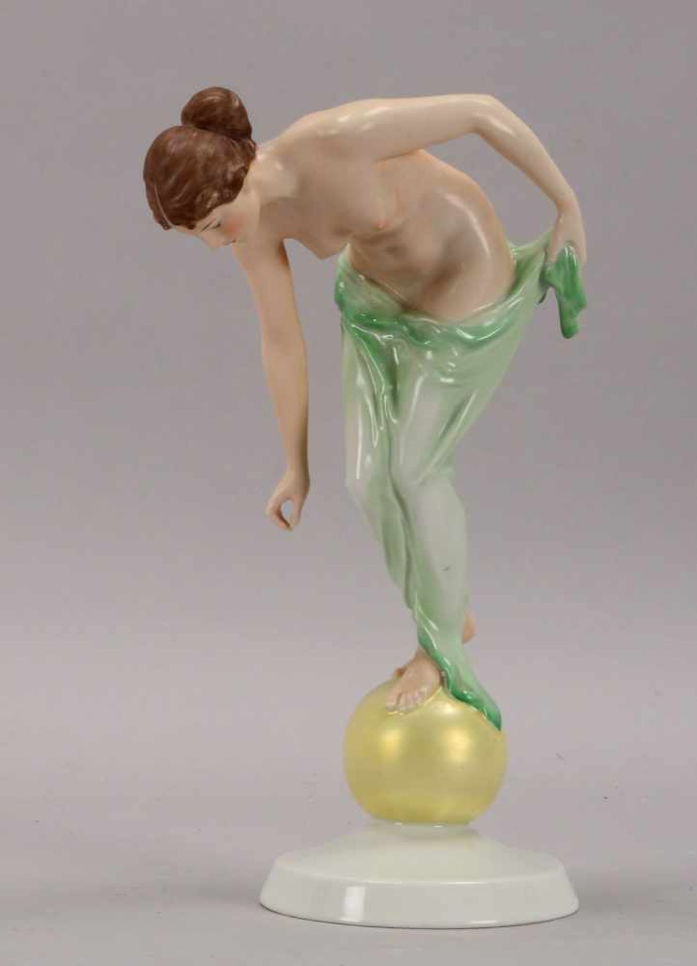 Rosenthal, Porzellanfigur, 'Fortuna', Modell-Nr. '746', Entwurf: Ernst Wenck, Figur farbig