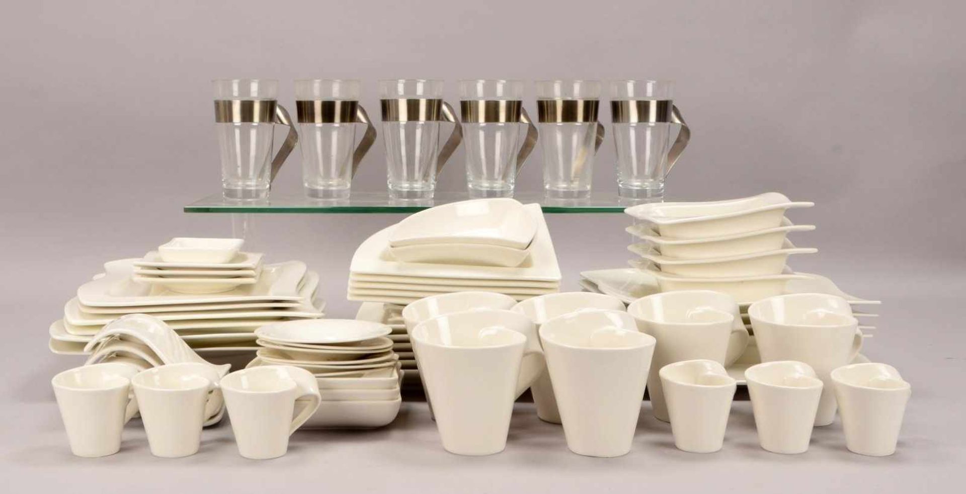 Villeroy & Boch, Speiseservice-Konvolut, Form 'New Wave', 65 Teile, umfassend: 1 Speiseplatte/