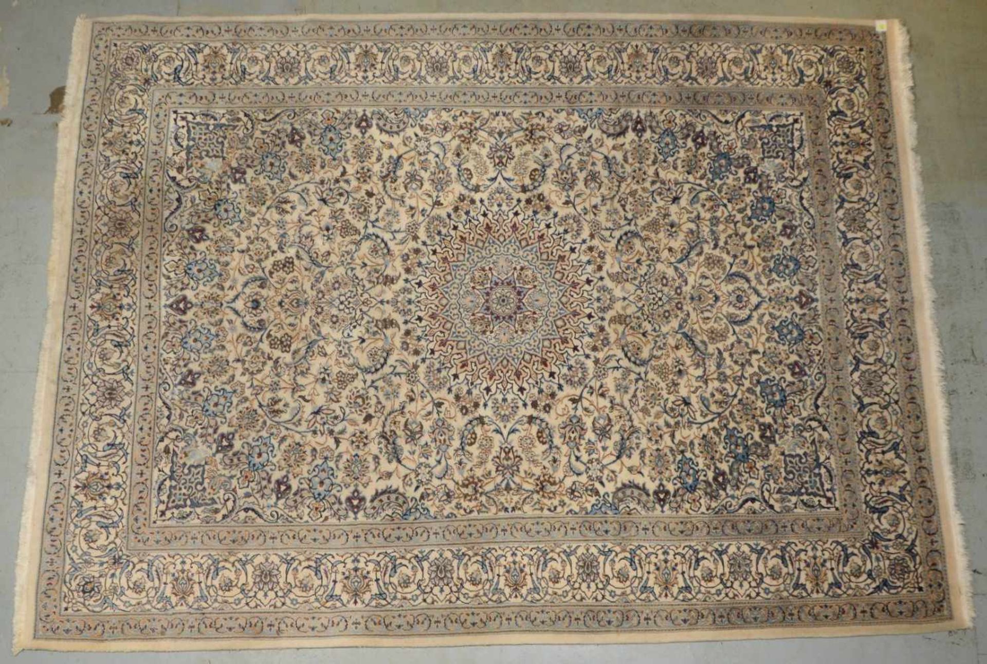 Großer Nain-Orientteppich, feste Knüpfung, hoher dicker Flor; Maße 391 x 294 cm (leicht