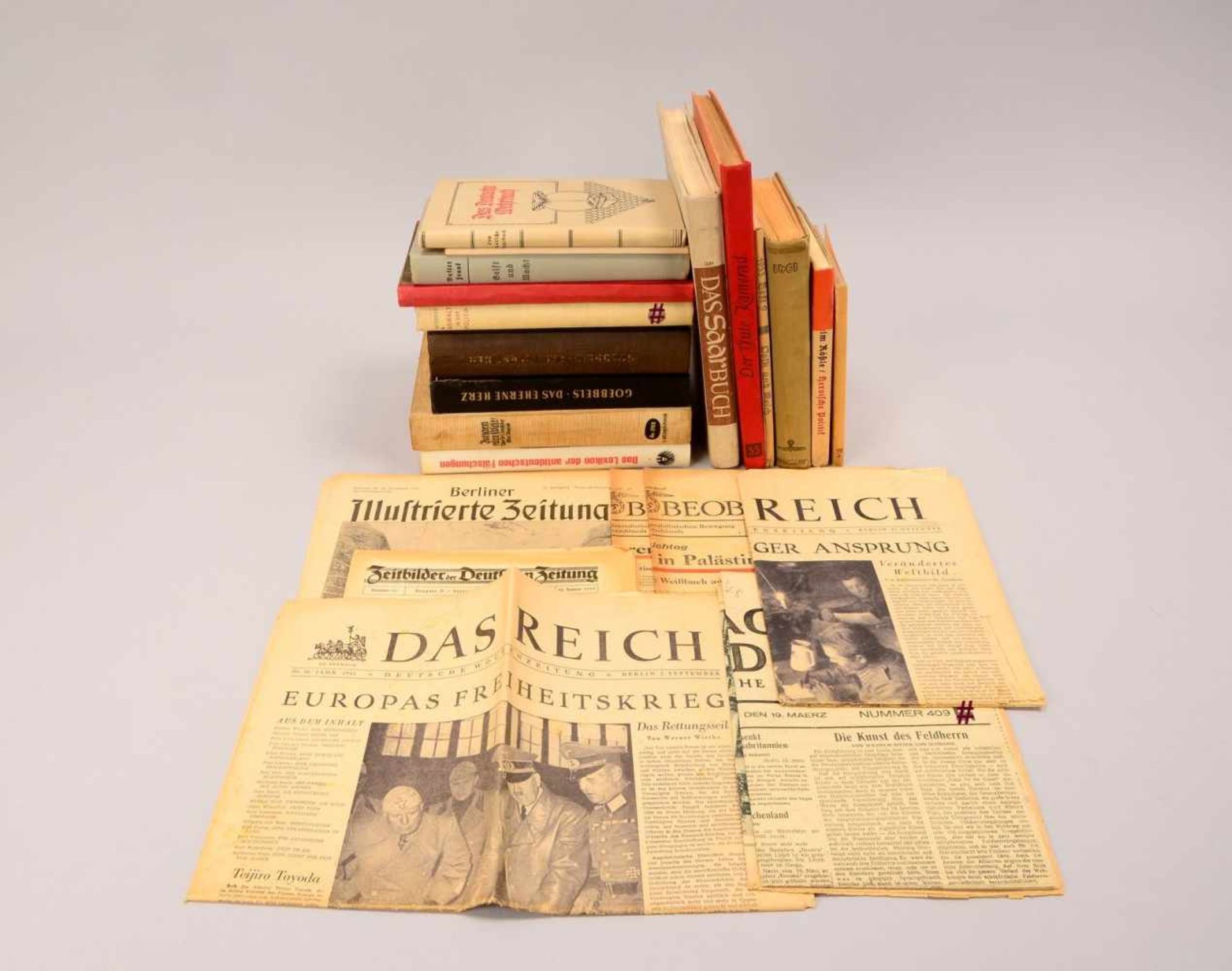 Konvolut 'III. Reich', Bücher und Dokumente, diverse Titel, darunter: 'Deutsche Bildhauer der - Bild 2 aus 2