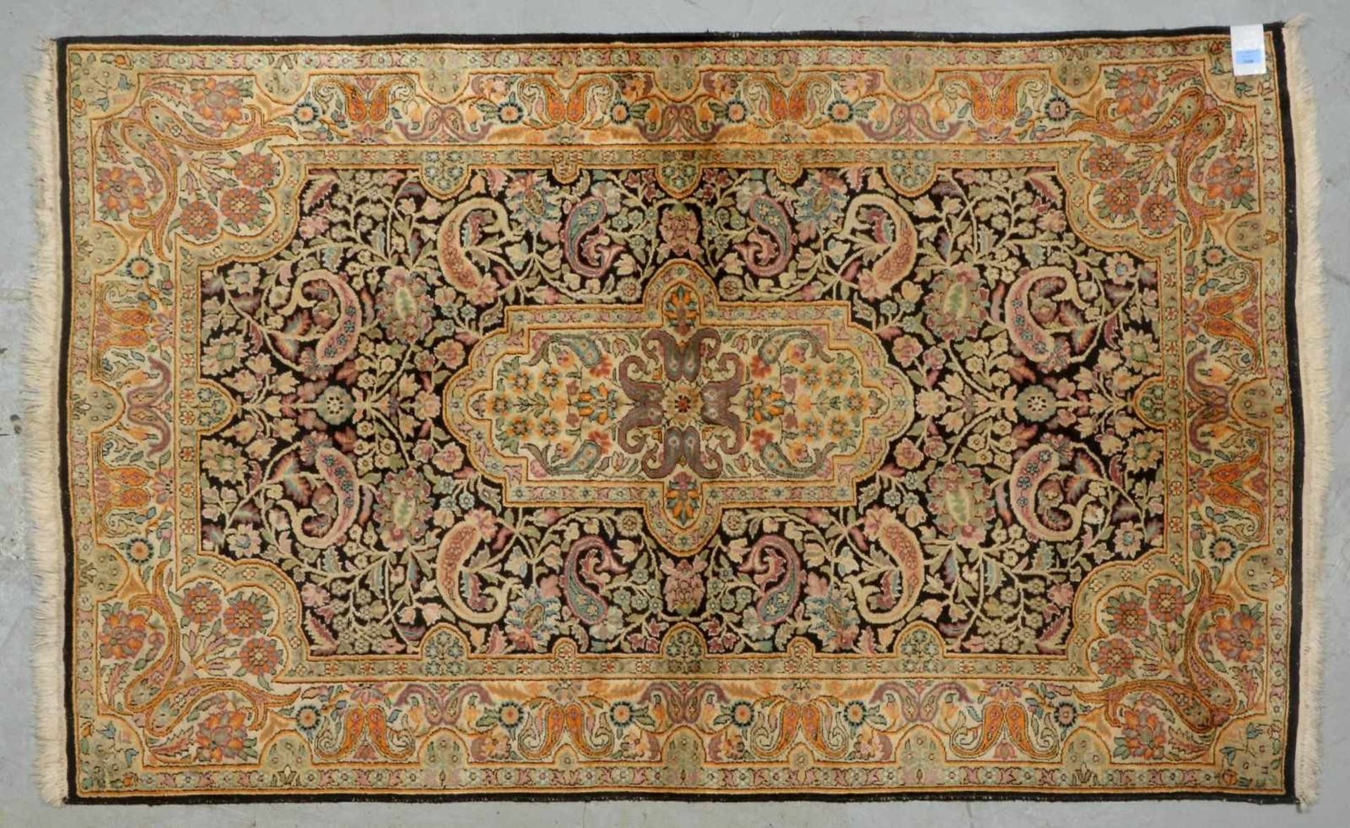 Kaschmir-Seidenteppich, Seide auf Baumwolle, komplett; Maße 187 x 117 cm