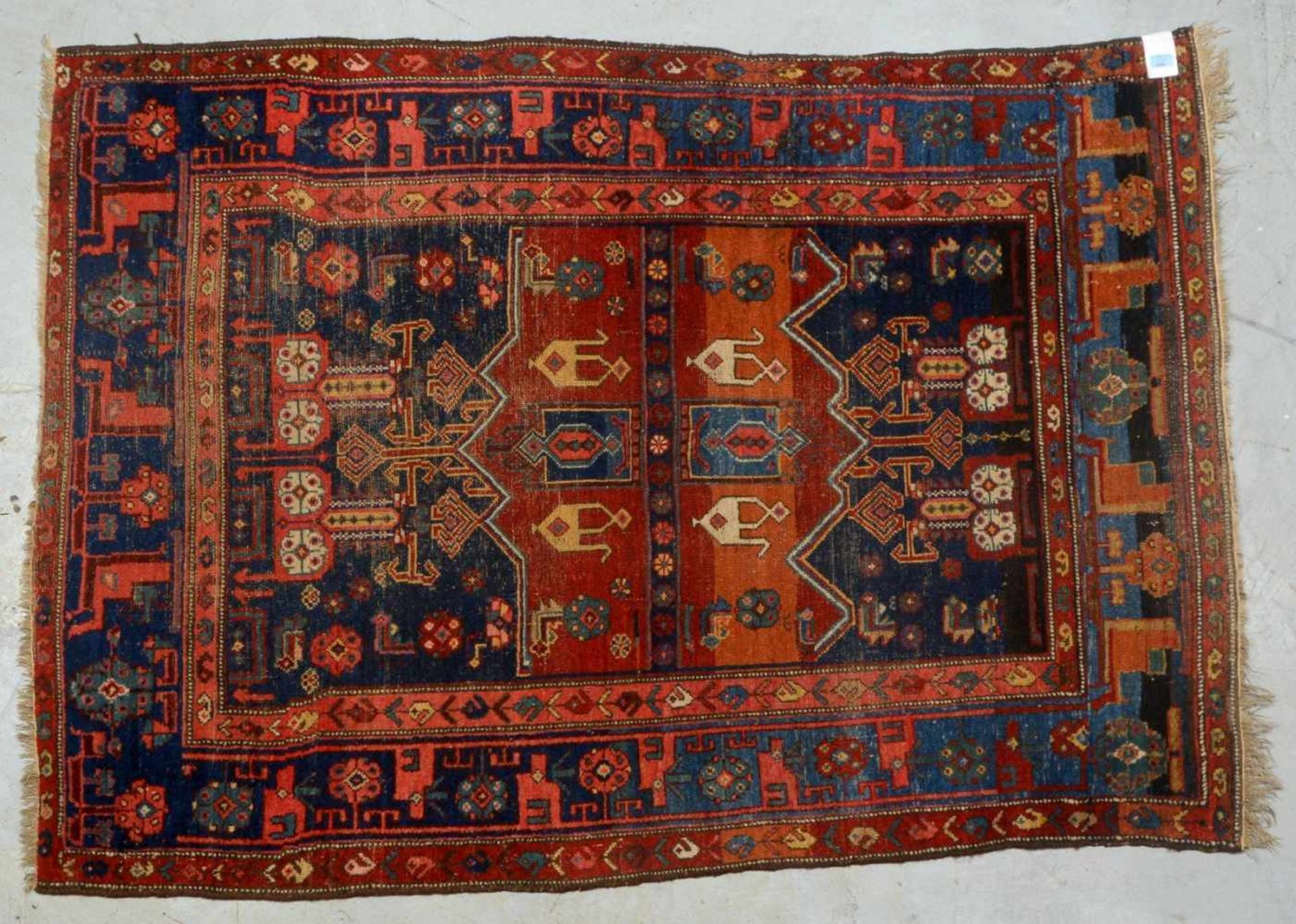 Orientteppich (Südwestpersien), antik, Pflanzenfarben; Maße 193 x 133 cm (Flor mit Gebrauchsspuren)